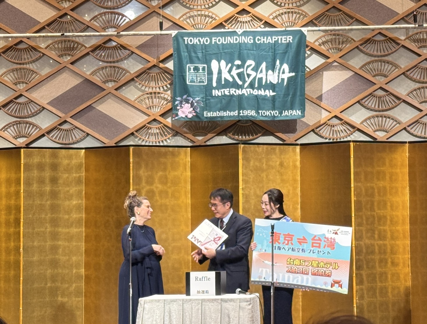 台南花果參展東京國際花道博覽會 蘭花火鶴優雅登上日本王妃午宴餐桌