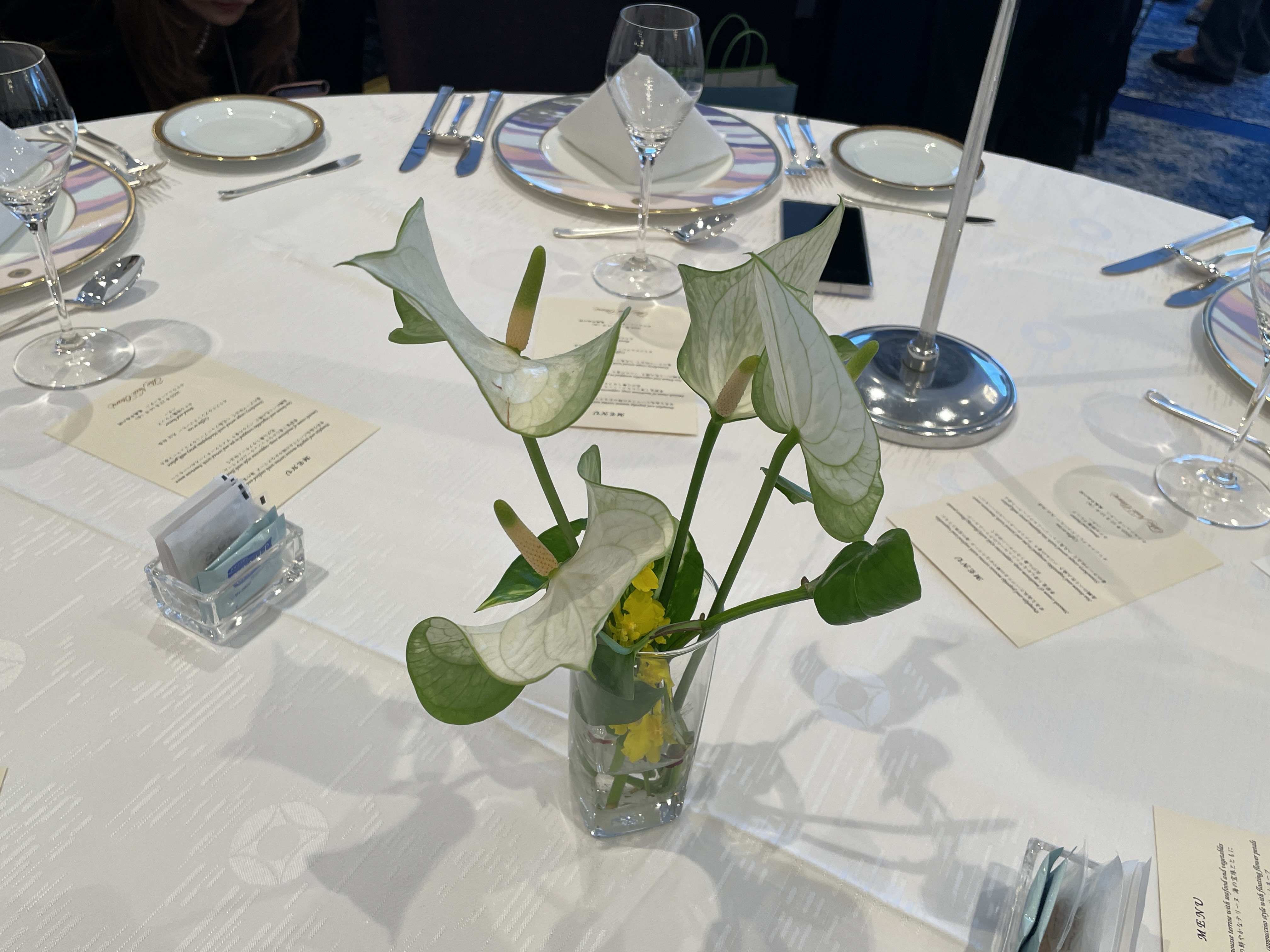 台南花果參展東京國際花道博覽會　蘭花火鶴優雅登上日本王妃午宴餐桌