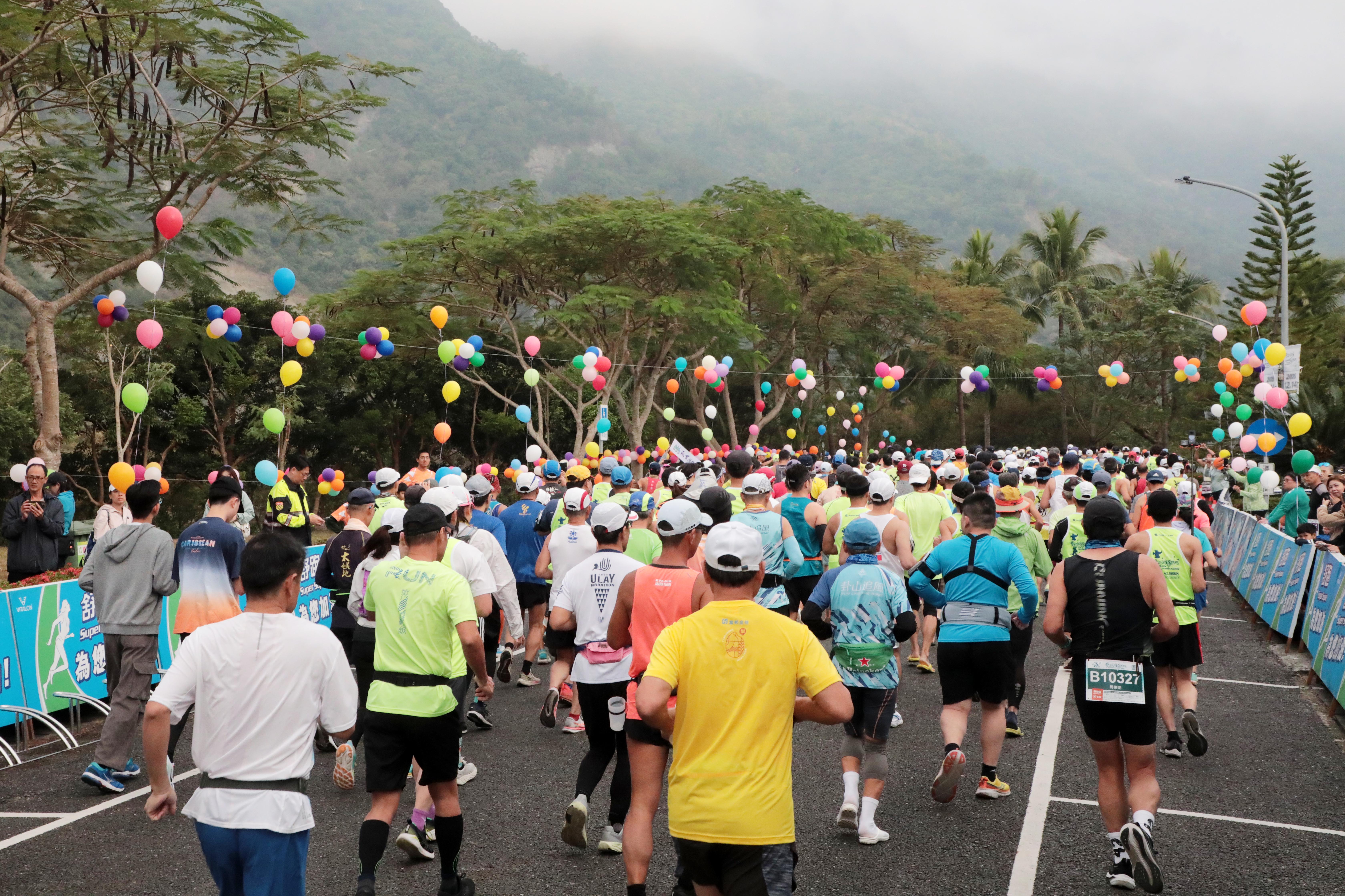 曾文水庫馬拉松起跑 黃偉哲鳴笛力挺3,650名跑者