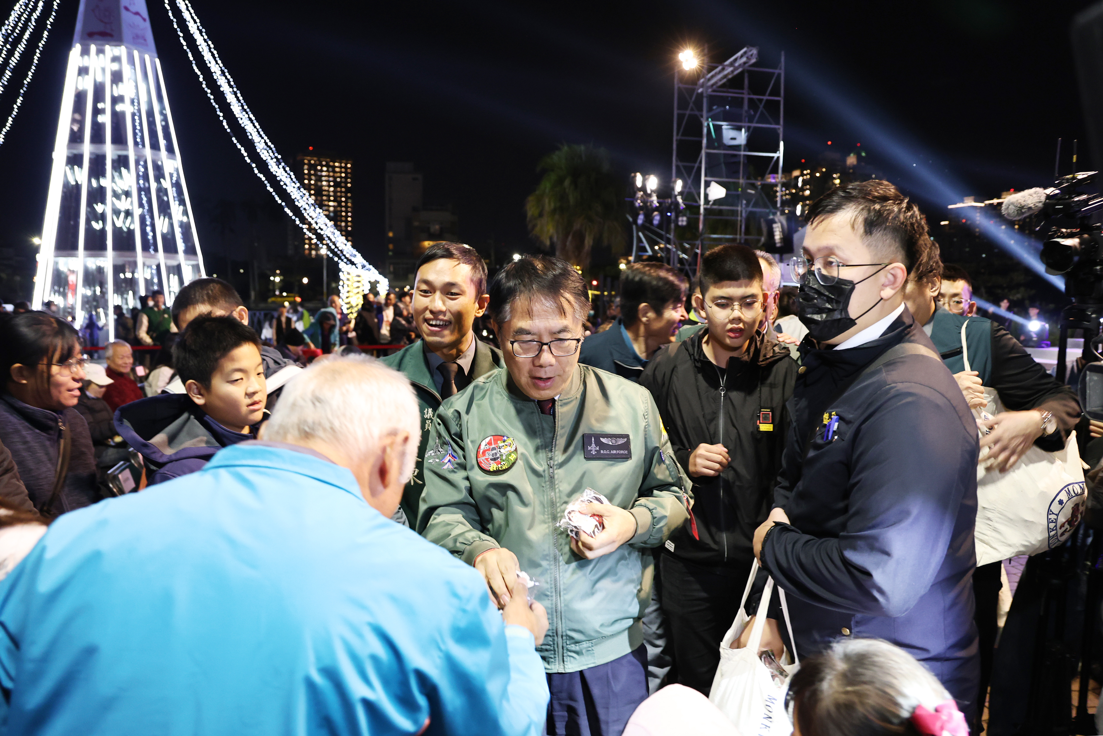 台南聖誕燈節中西區運河河樂燈區聖誕點燈 黃偉哲與市民共享佳節喜悅