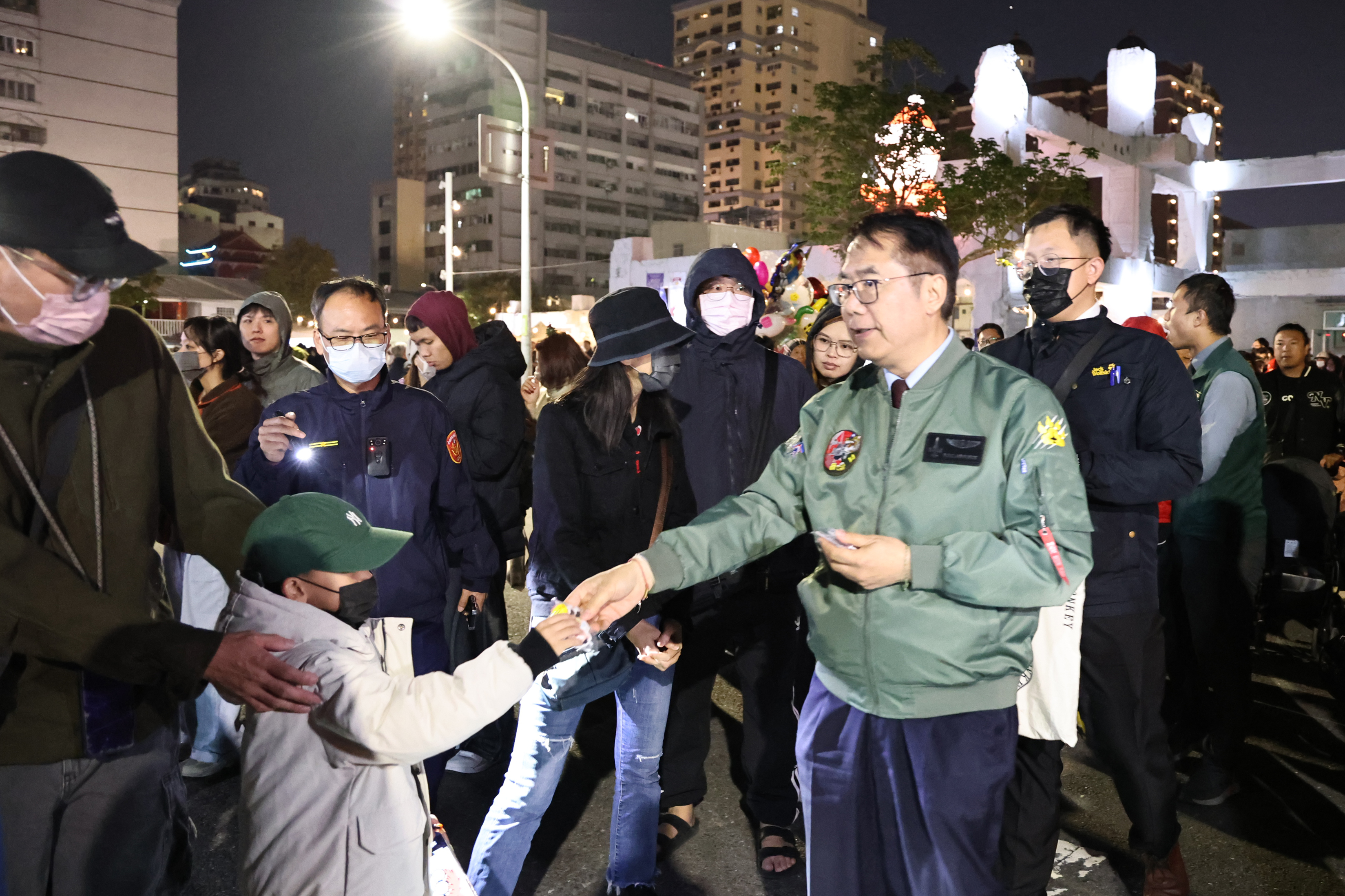 台南聖誕燈節中西區運河河樂燈區聖誕點燈 黃偉哲與市民共享佳節喜悅