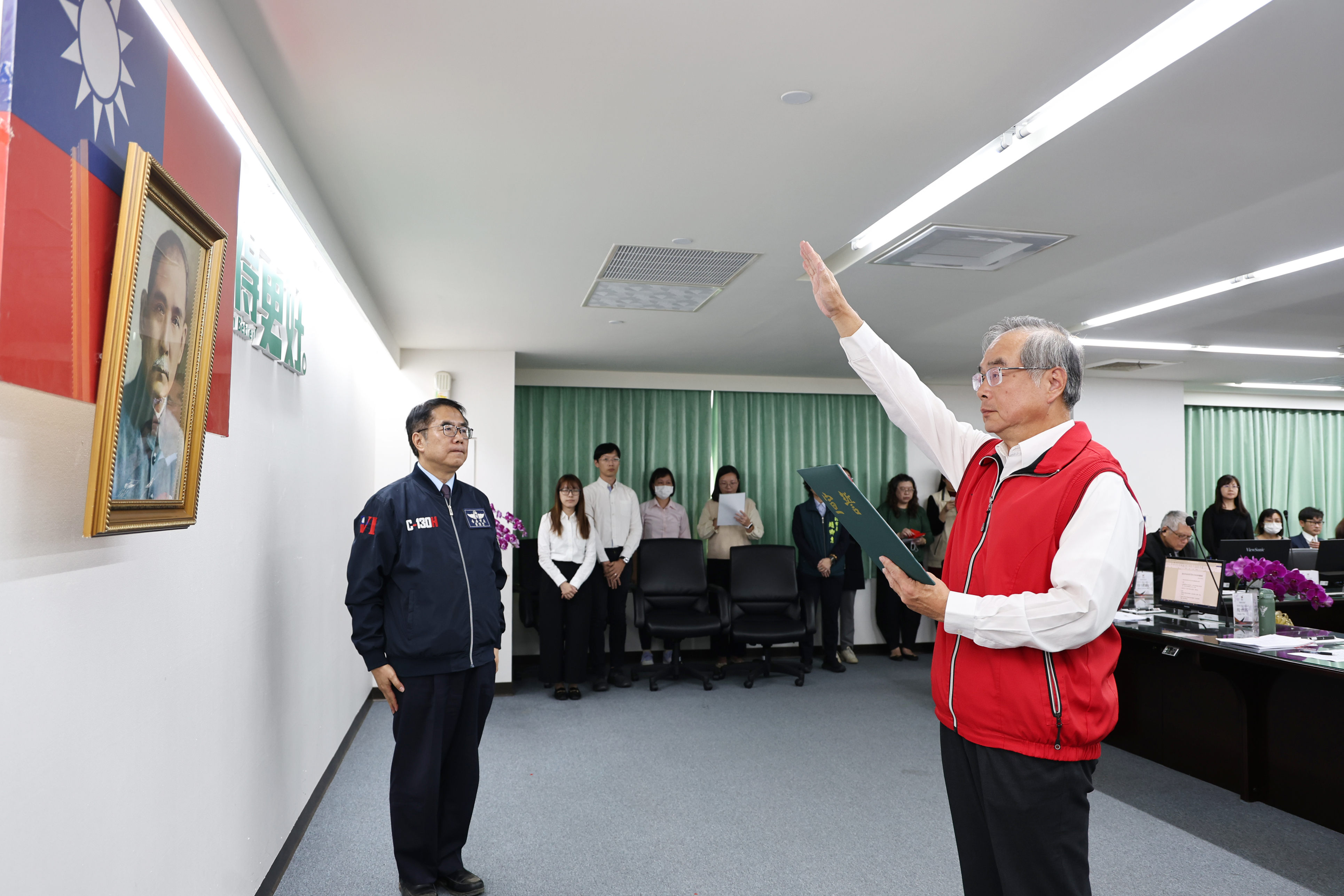 南市新任消防局長楊宗林宣誓就職  黃偉哲期許消防使命接棒傳承