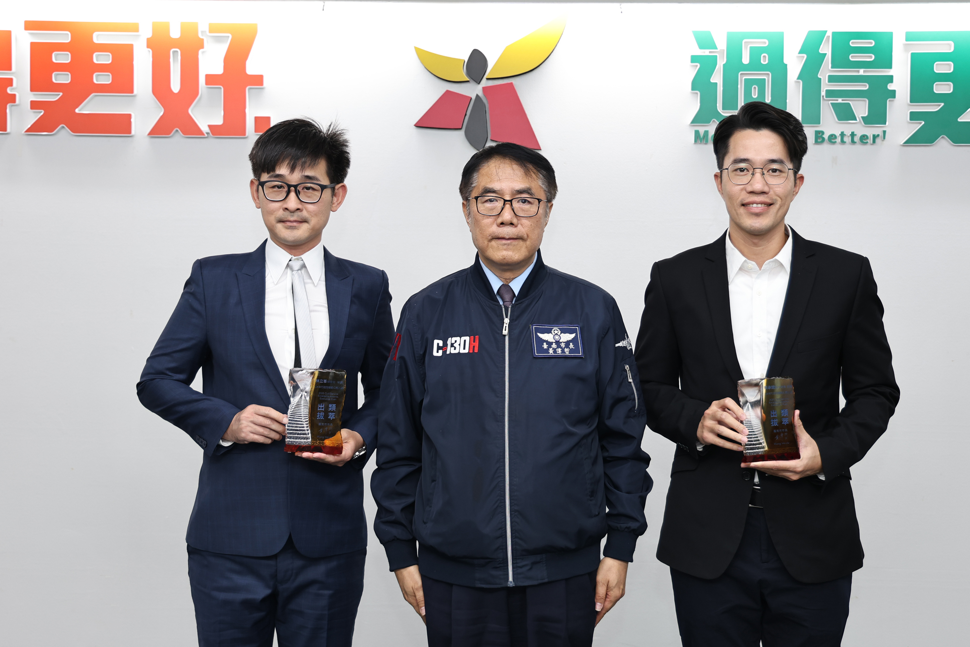 南市打詐救災表現亮眼  2名警消獲選行政院模範公務人員