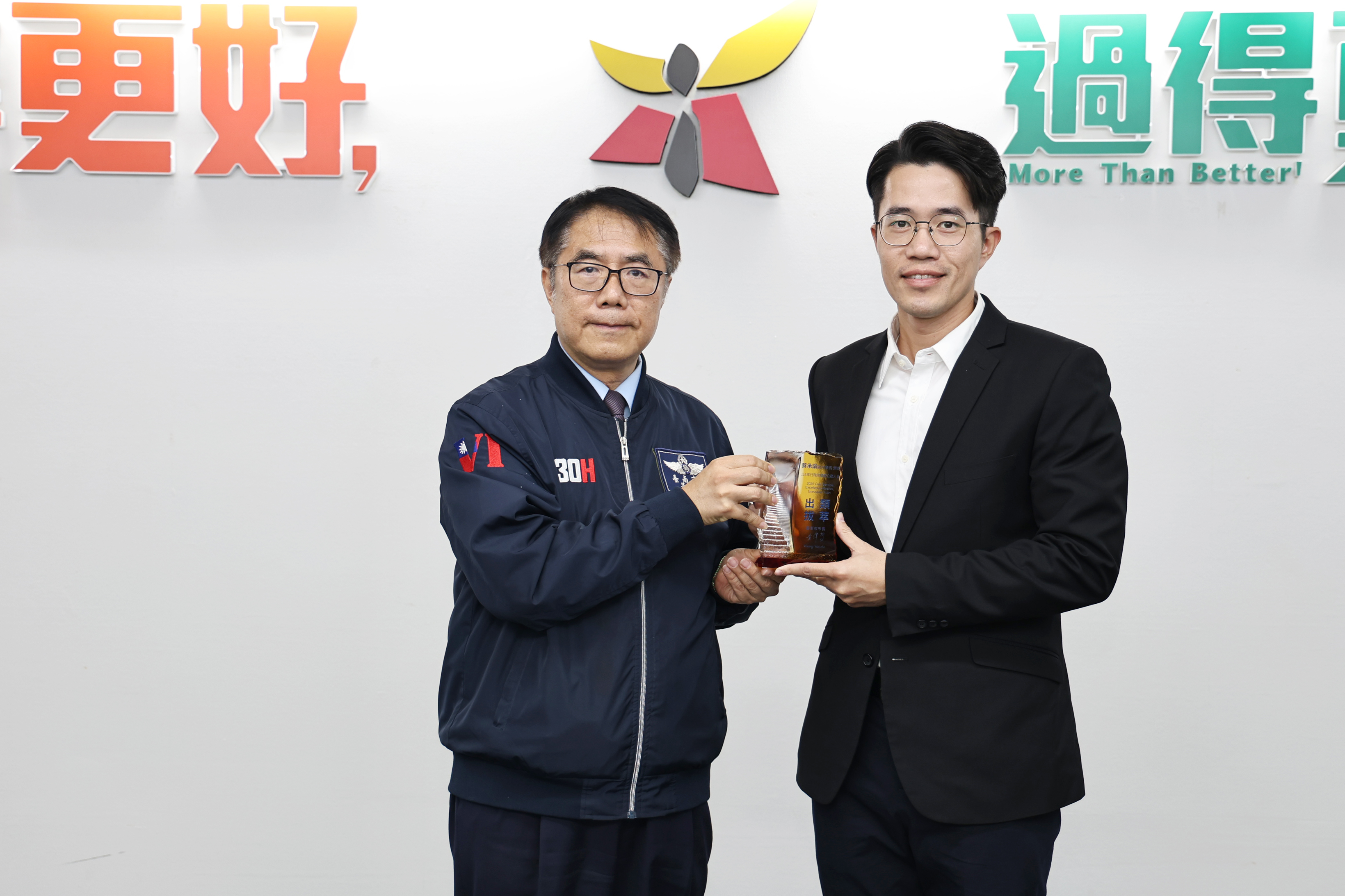 南市打詐救災表現亮眼  2名警消獲選行政院模範公務人員