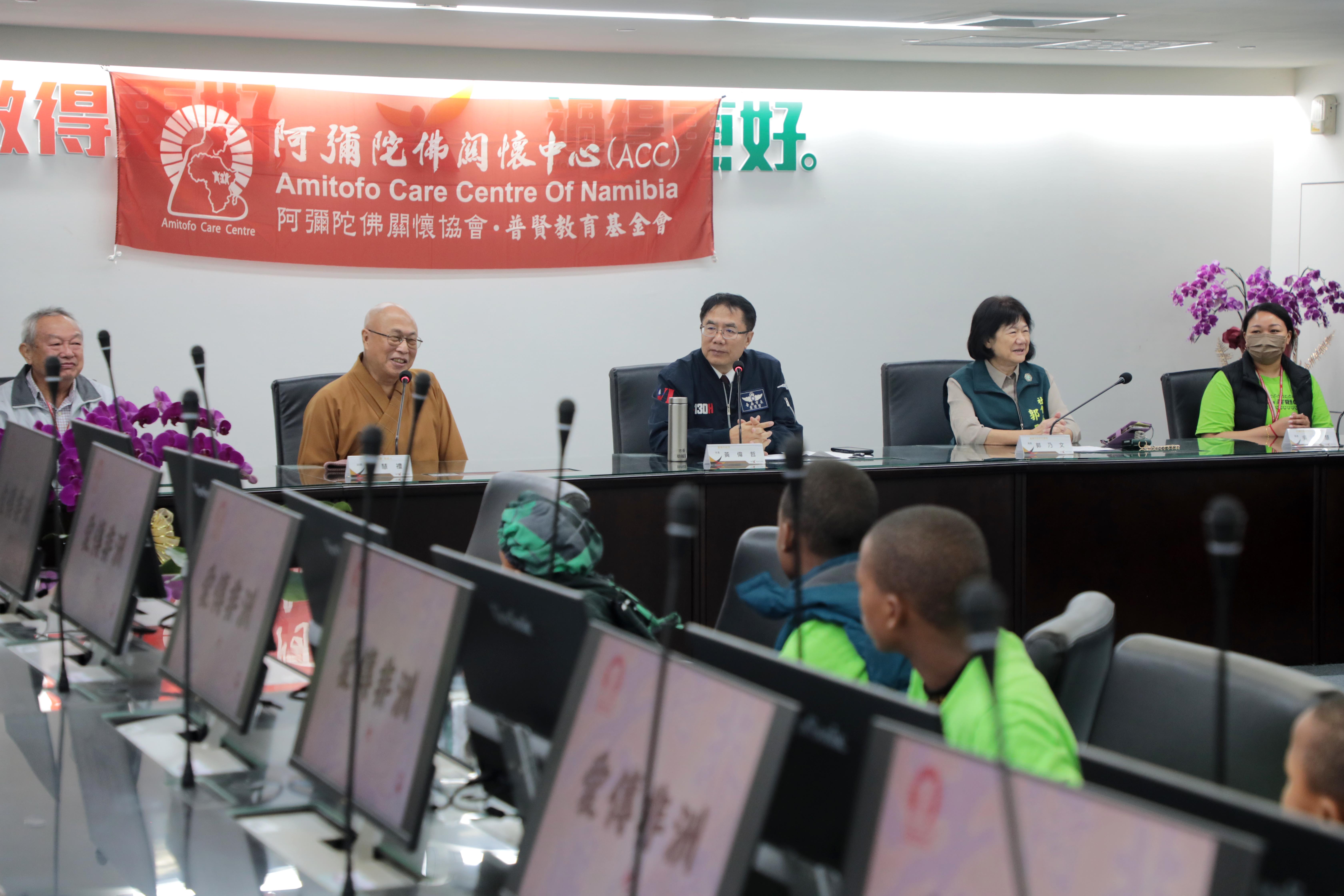 非洲賴索托院童拜會市長　歌聲傳遞感恩　黃偉哲：讓愛與希望跨越國界