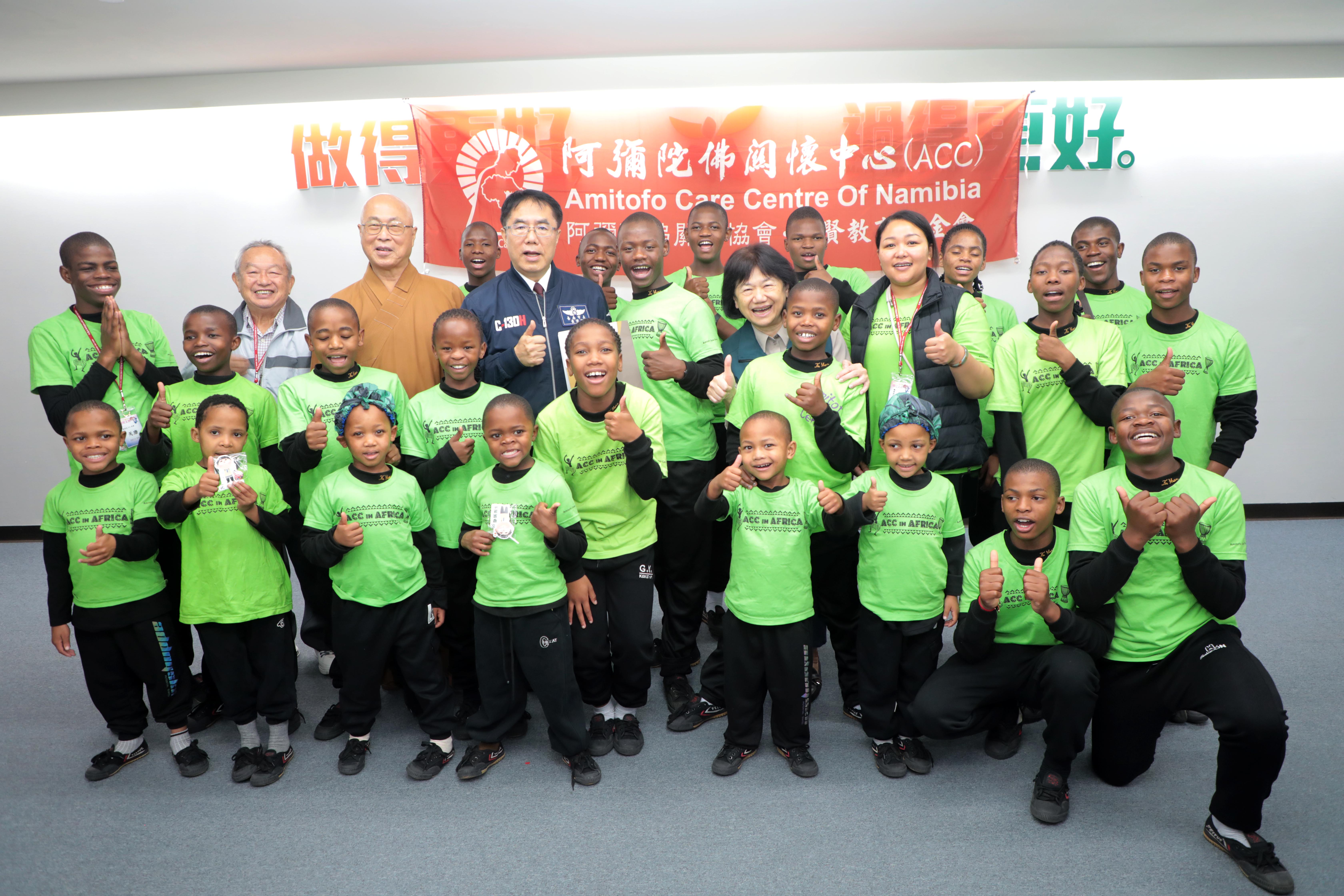 非洲賴索托院童拜會市長　歌聲傳遞感恩　黃偉哲：讓愛與希望跨越國界