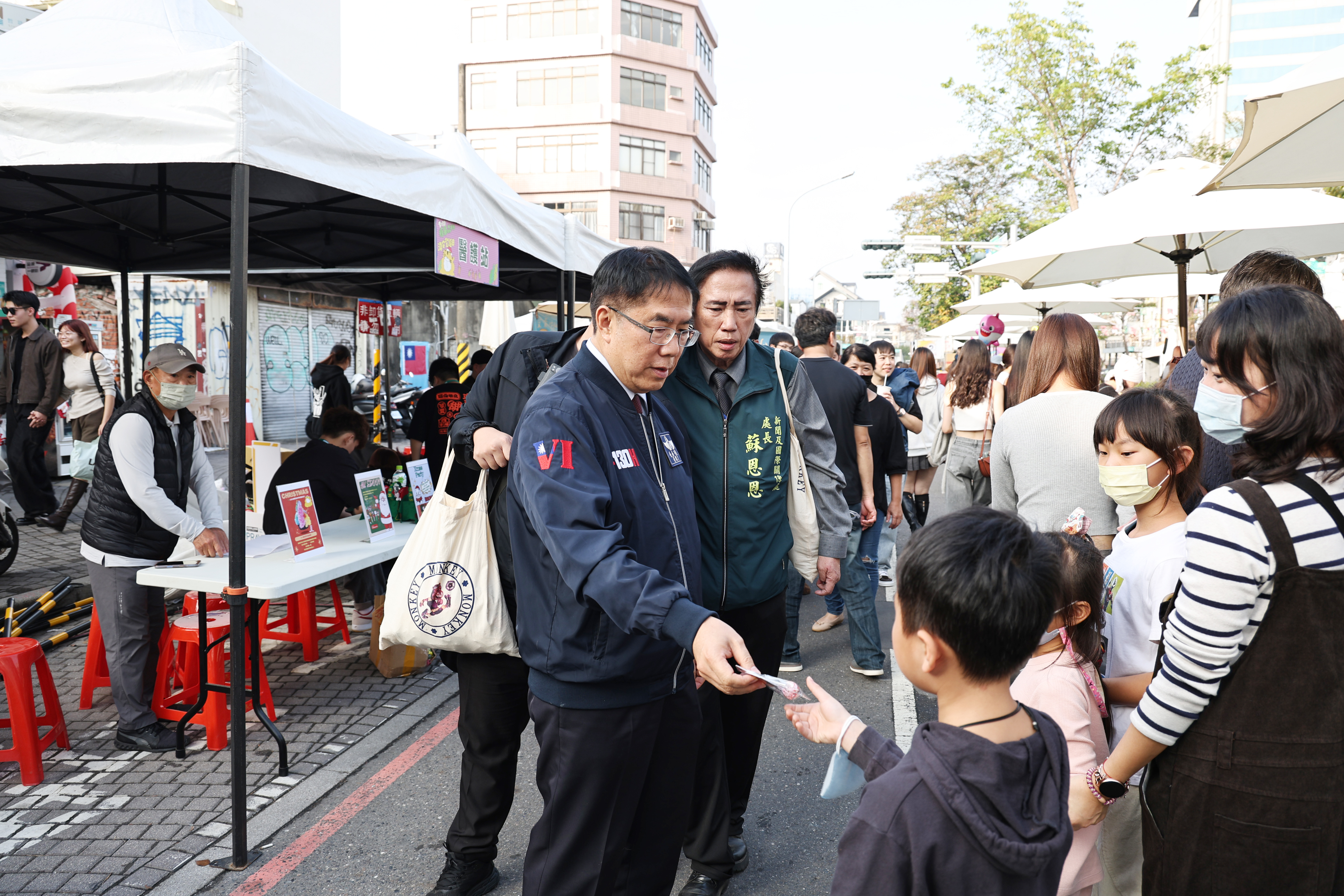 糖果森林海安聖誕日登場 黃偉哲逛市集、讚台南處處精彩