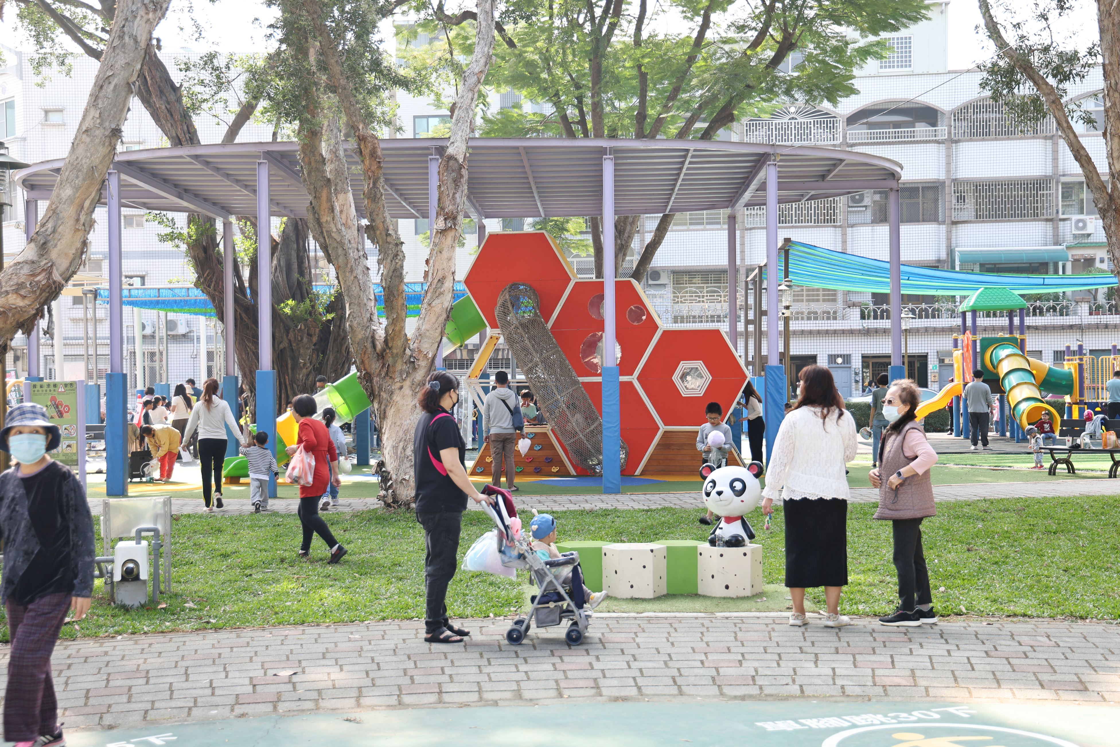 黃偉哲出席建南公園親子同遊活動 鼓勵活化公園空間共享假日時光