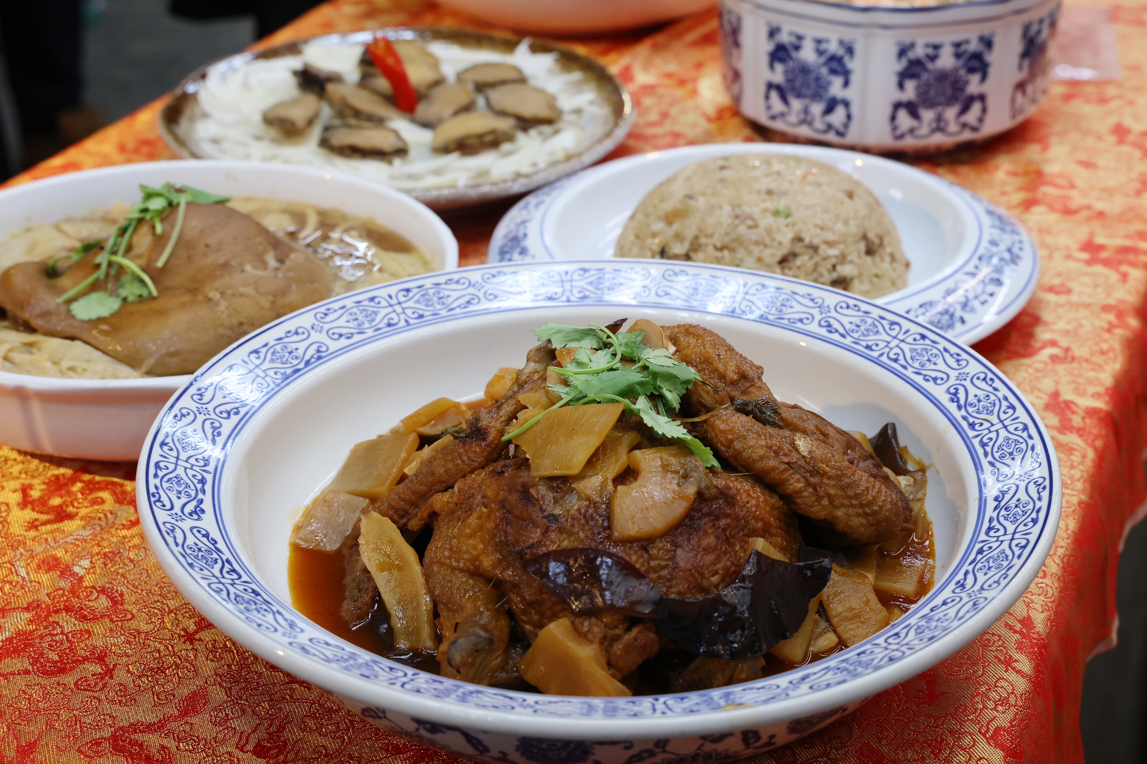 台南馬年市場年菜開跑 黃偉哲推出「一馬當鮮，佳餚滿筵」迎2026新春