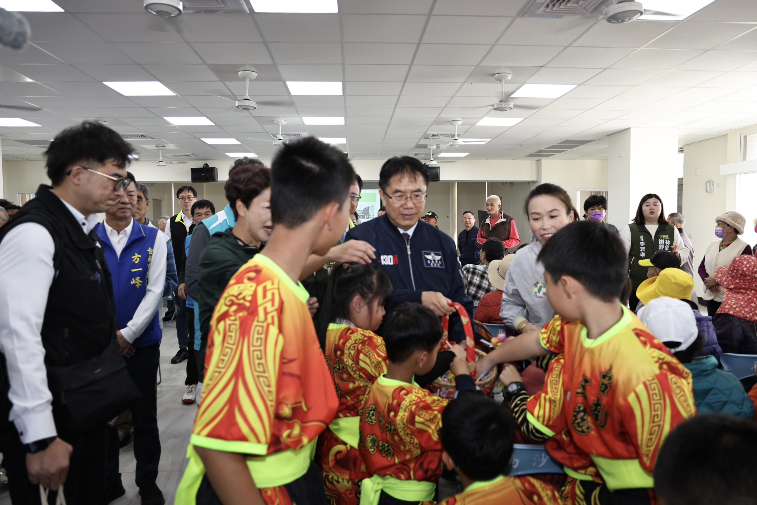 將軍區「馬沙溝多功能活動中心」落成啟用 黃偉哲開心與鄉親分享喜悅