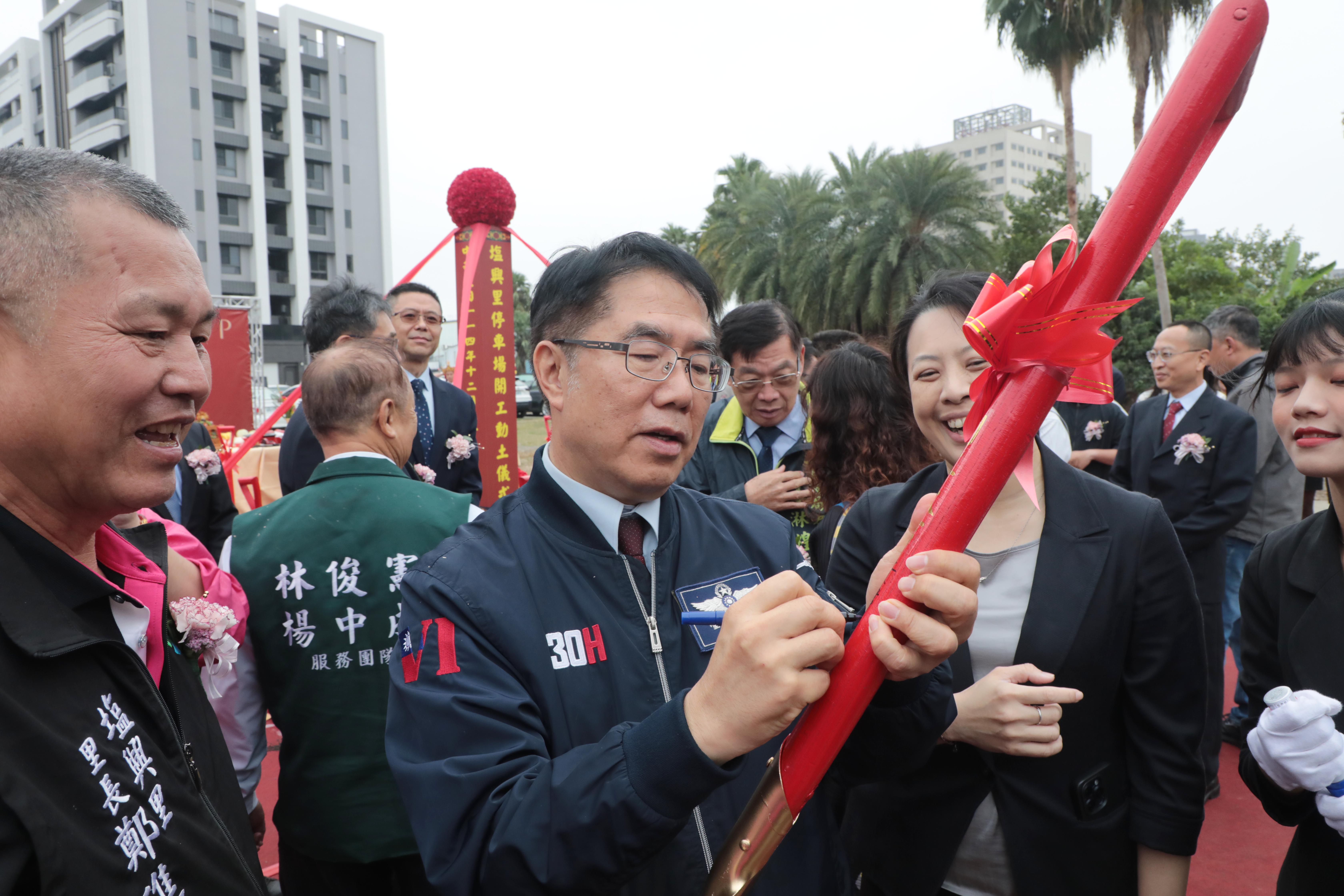 黃偉哲出席「桂田產後護理之家曁塩興里停車場」開工典禮 感謝桂田集團善盡企業社會責任