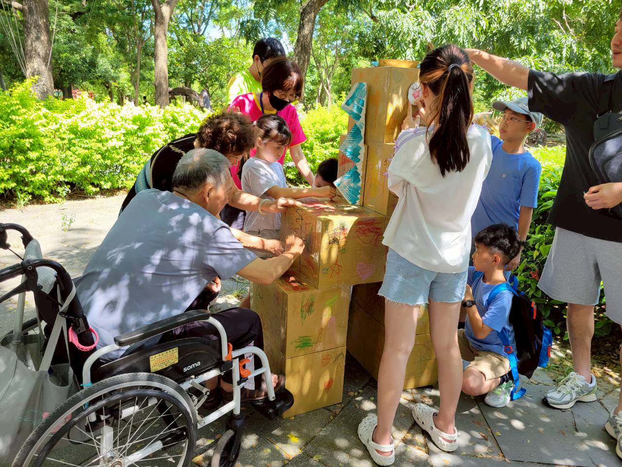 連結祖孫情感　臺南市家庭教育中心打造世代共學新風貌