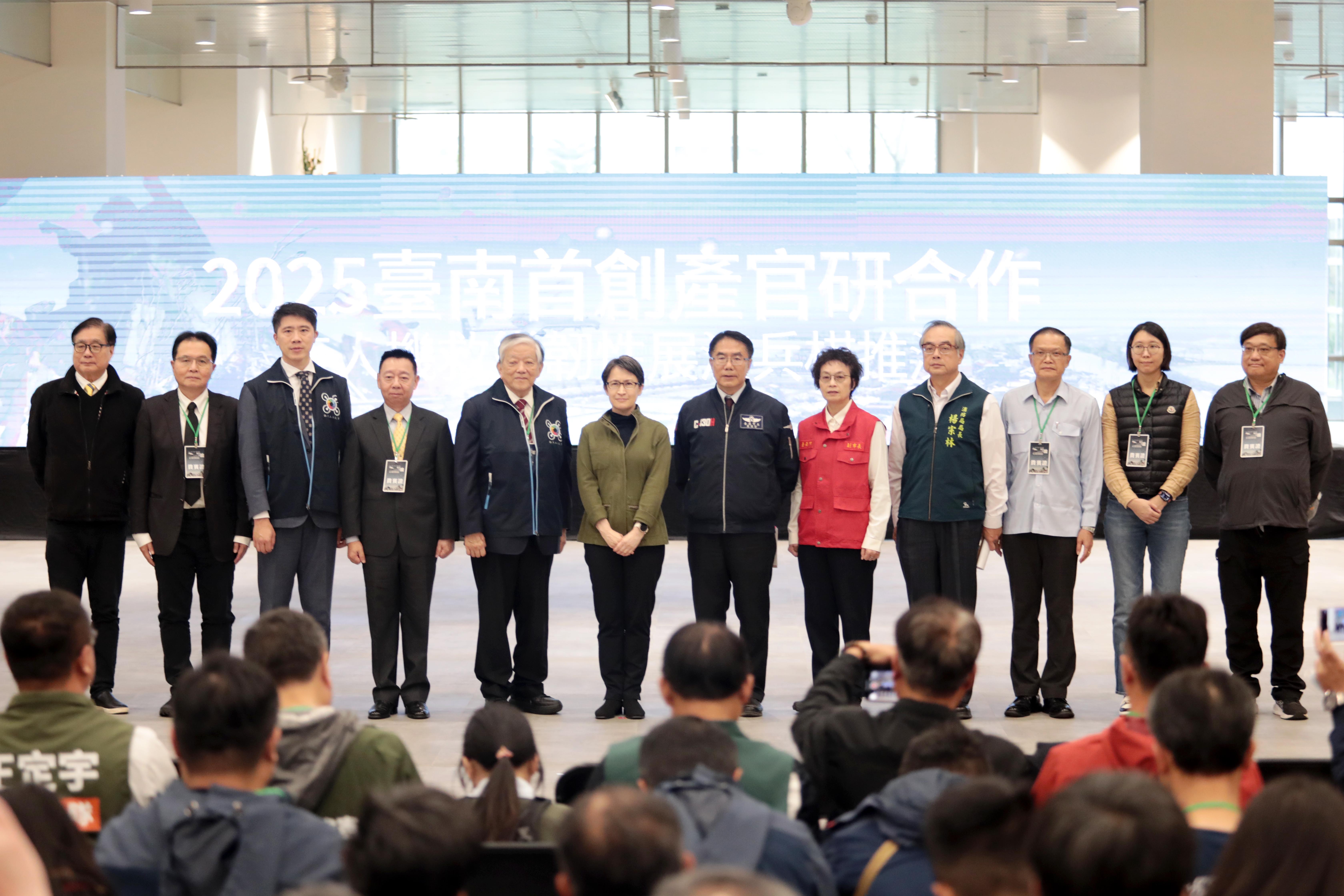 南市辦理全國首創產官研合作無人機救災展演   黃偉哲：助益救災效能   展現科技溫暖