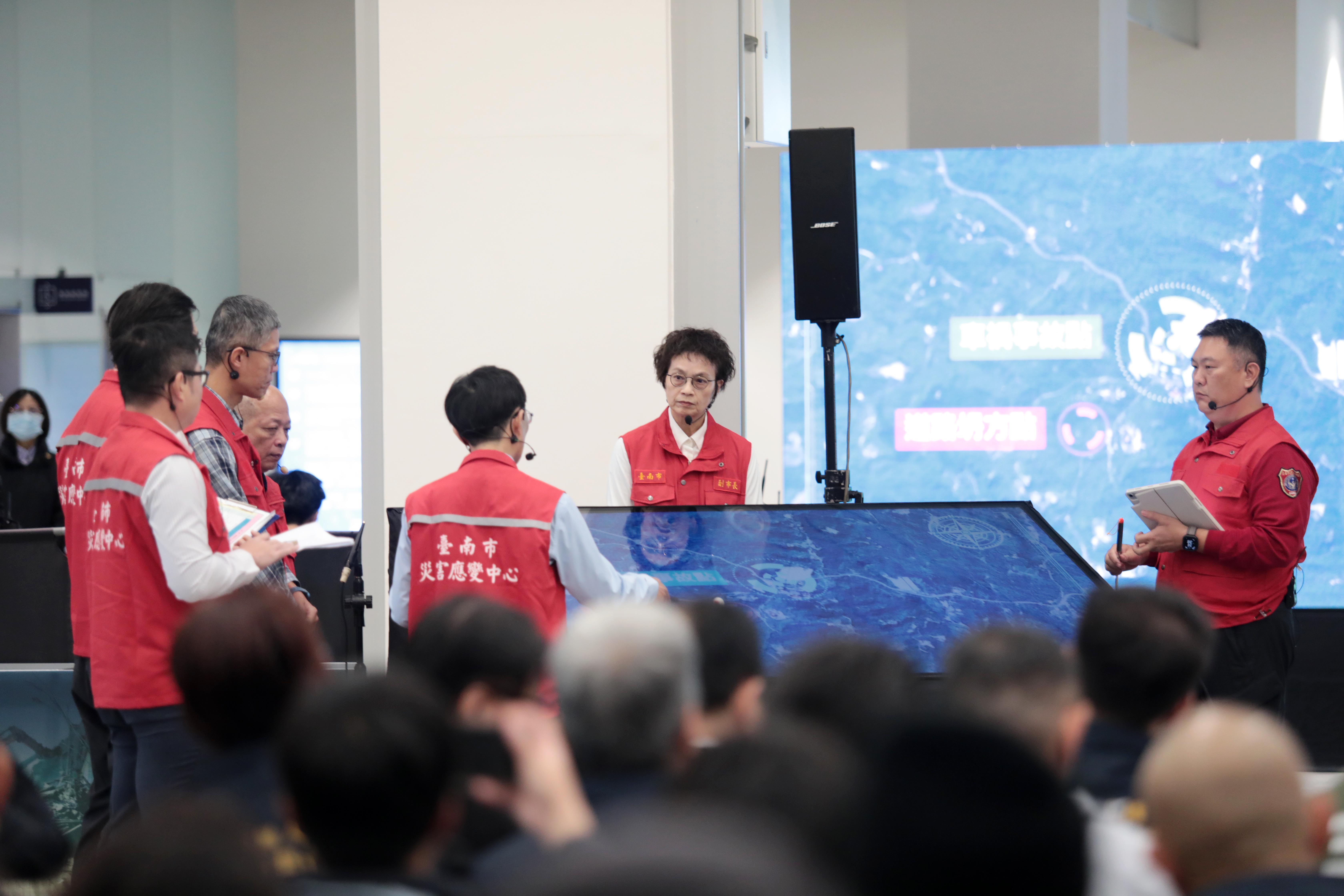 南市辦理全國首創產官研合作無人機救災展演   黃偉哲：助益救災效能   展現科技溫暖