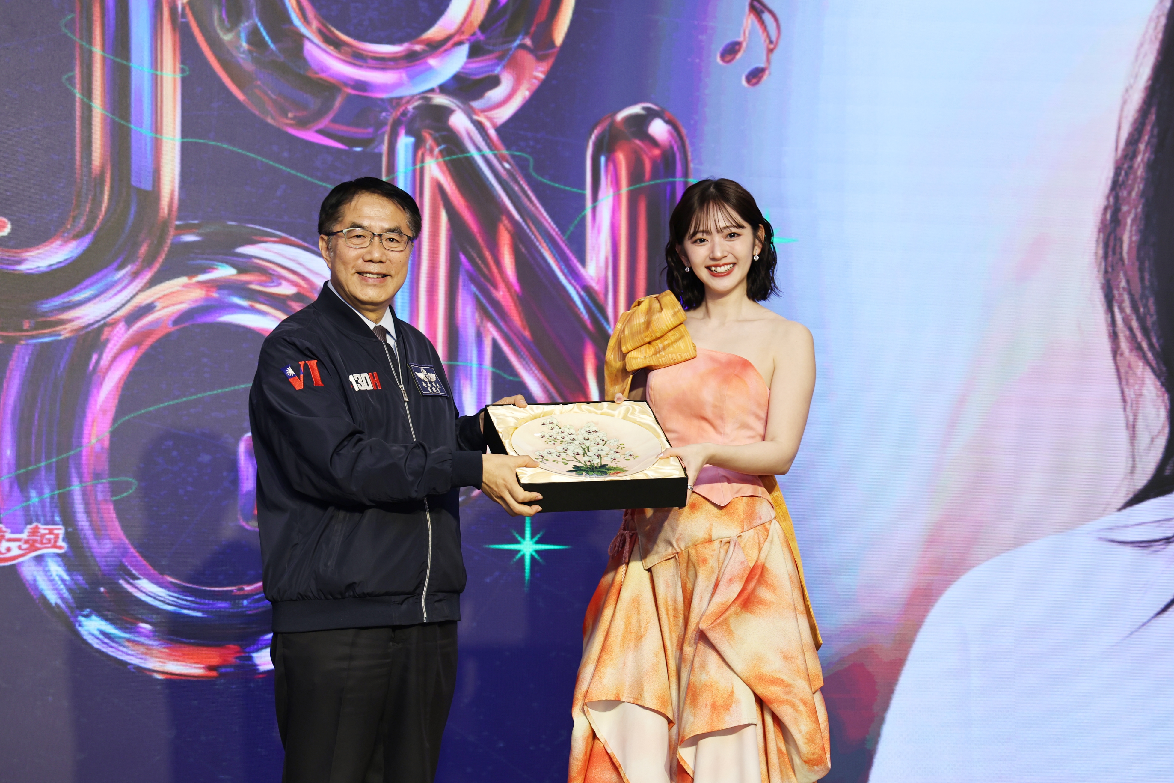 跨年演出藝人鈴木愛理、新生代男團ALL(H)OURS抵台南 各地應援粉絲全員就位