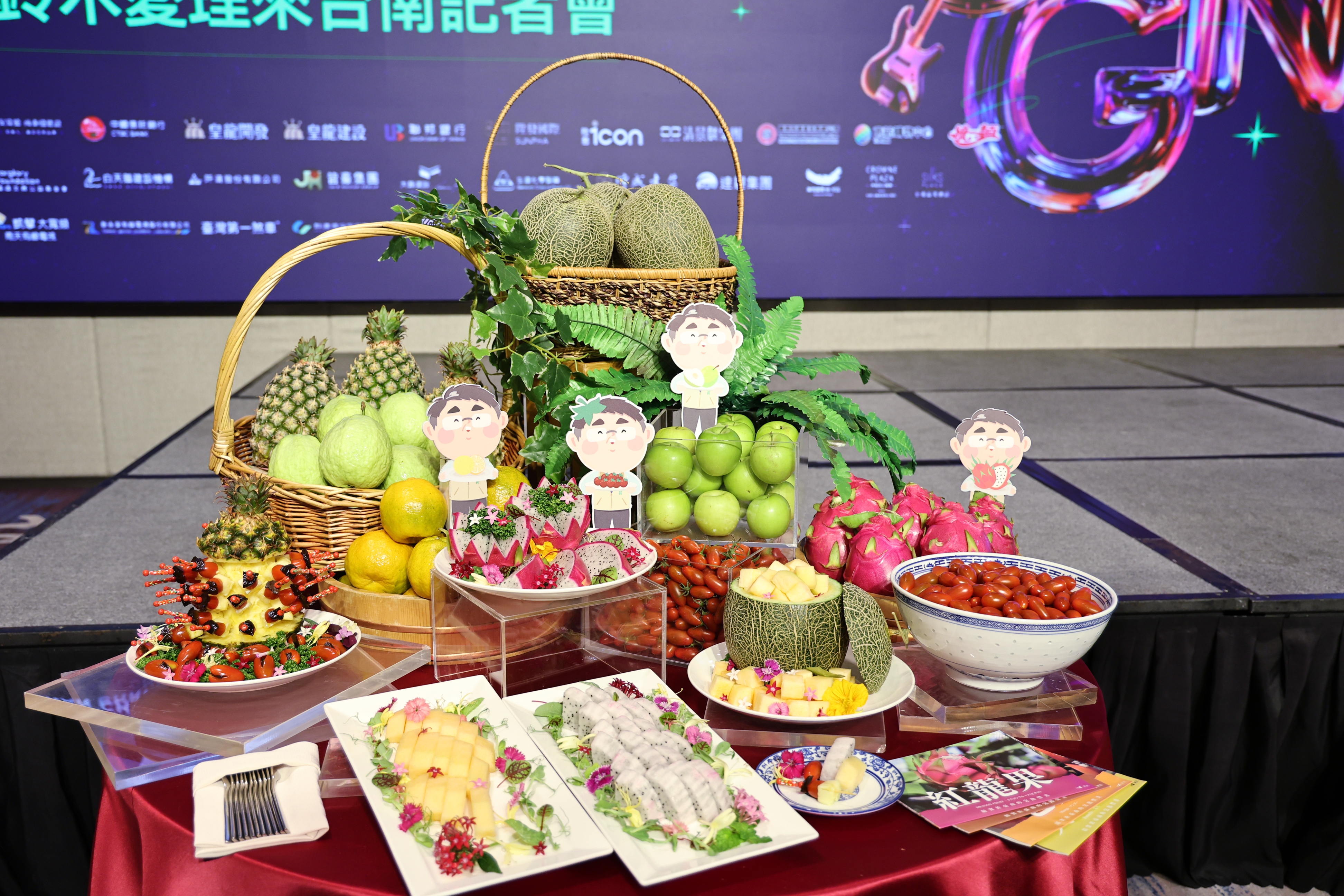 跨年演出藝人鈴木愛理、新生代男團ALL(H)OURS抵台南 各地應援粉絲全員就位