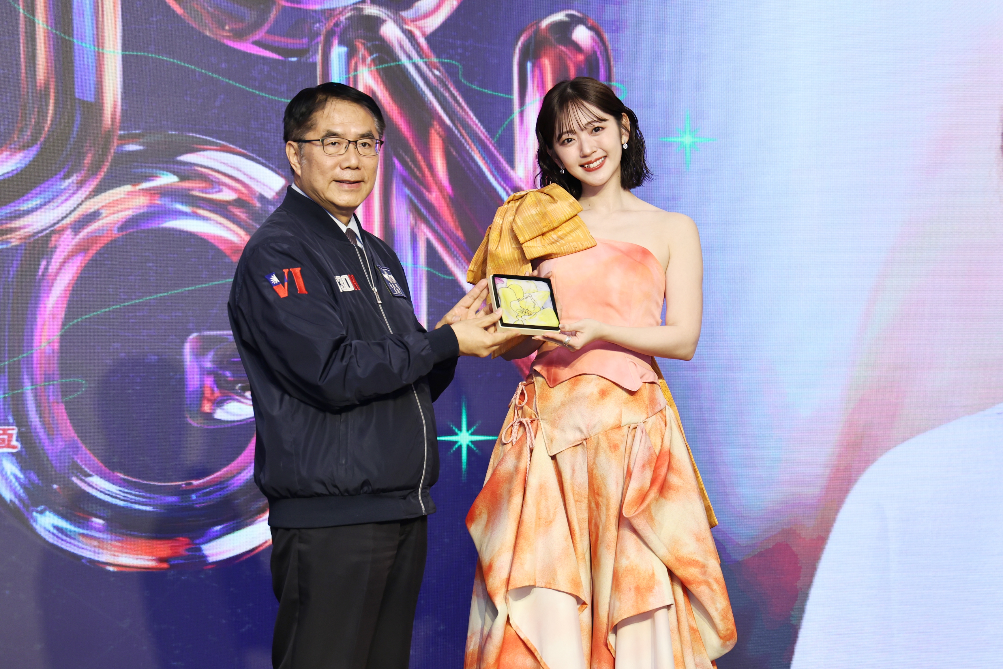 跨年演出藝人鈴木愛理、新生代男團ALL(H)OURS抵台南 各地應援粉絲全員就位