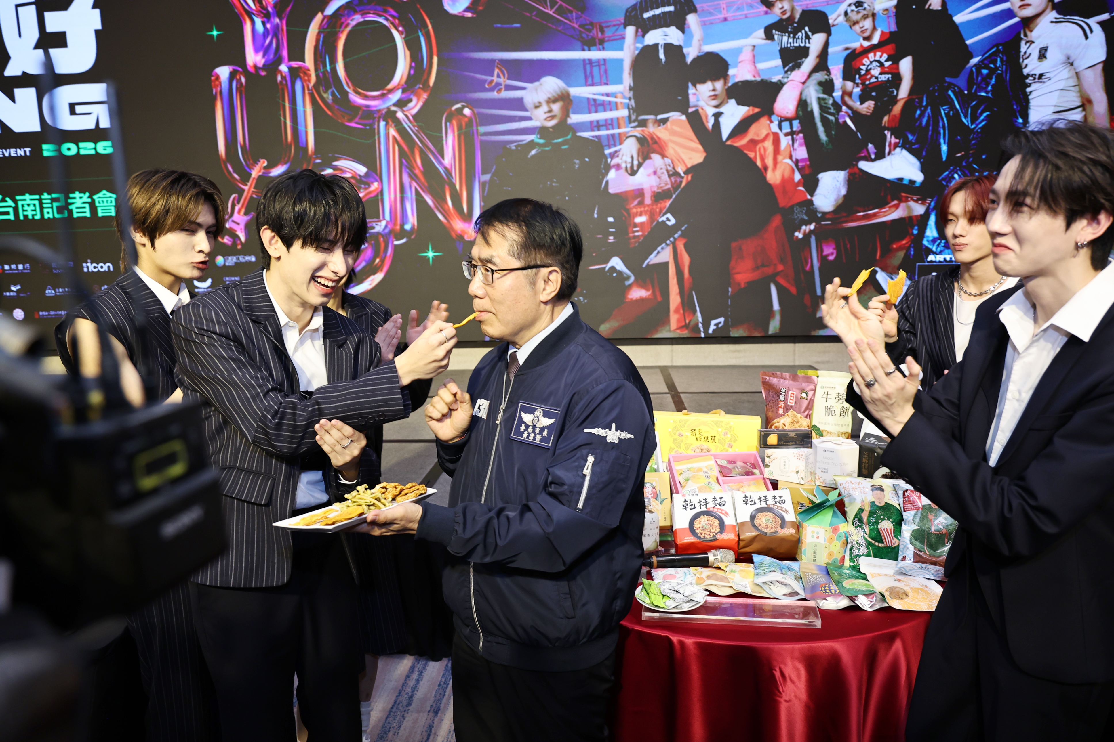 跨年演出藝人鈴木愛理、新生代男團ALL(H)OURS抵台南 各地應援粉絲全員就位