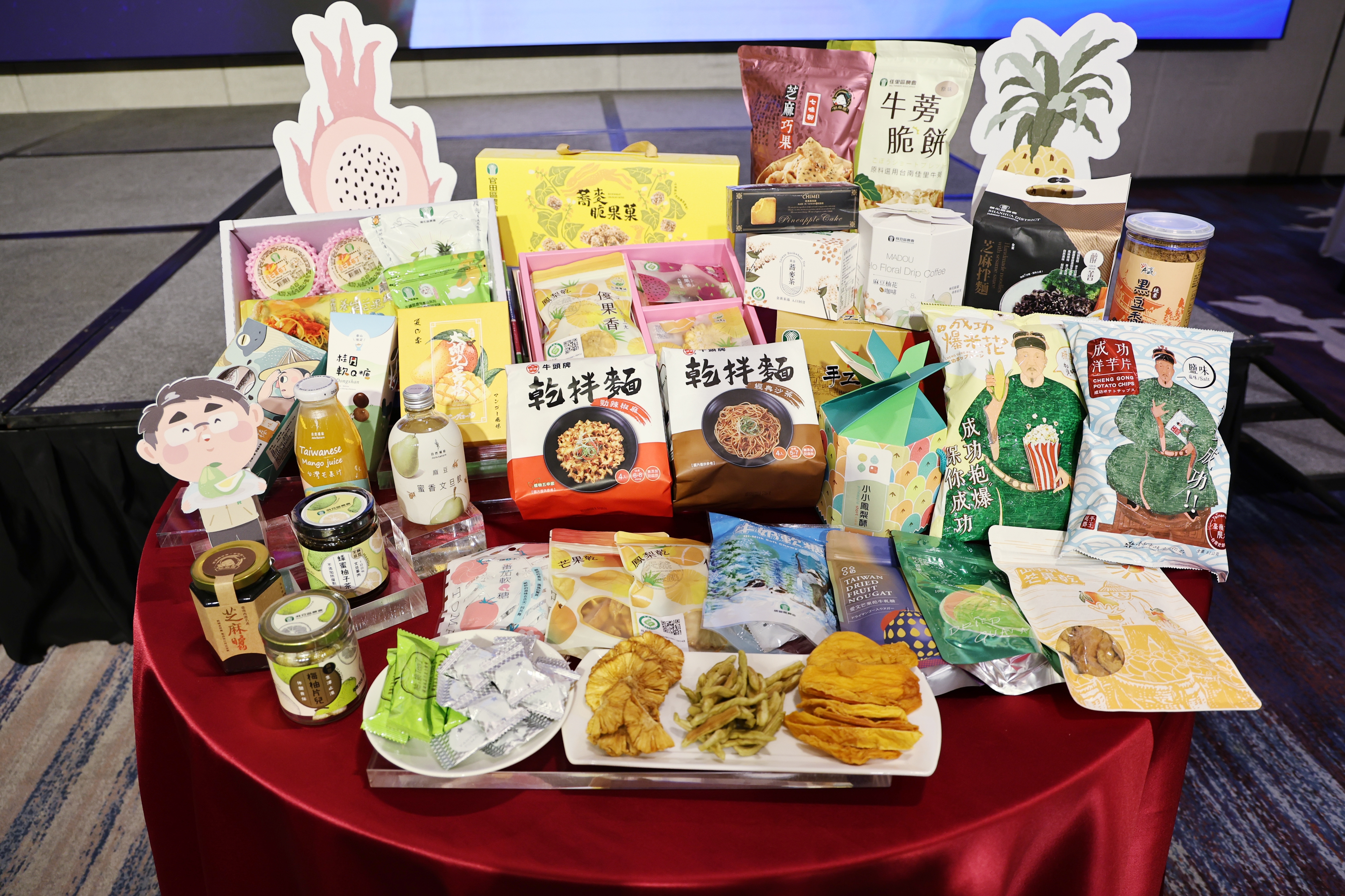 跨年演出藝人鈴木愛理、新生代男團ALL(H)OURS抵台南 各地應援粉絲全員就位