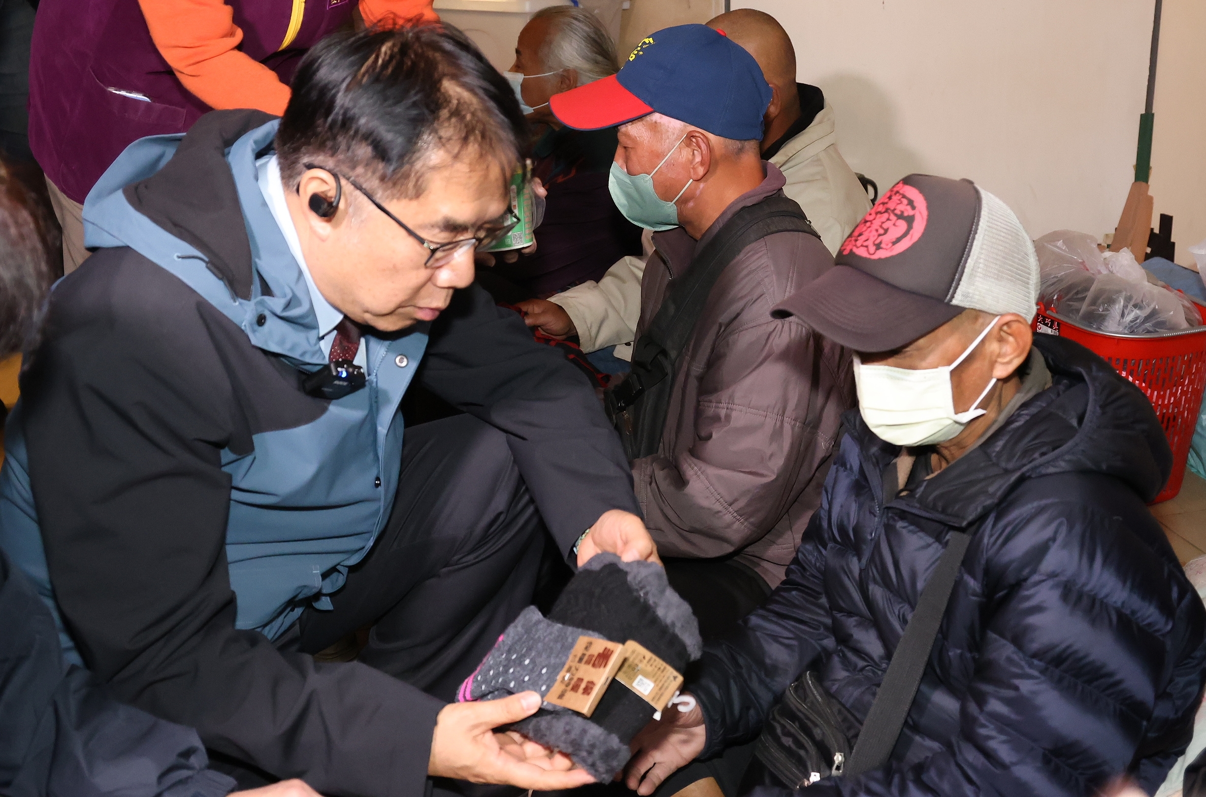 入冬首波寒流報到 黃偉哲啟動低溫關懷為街友送暖