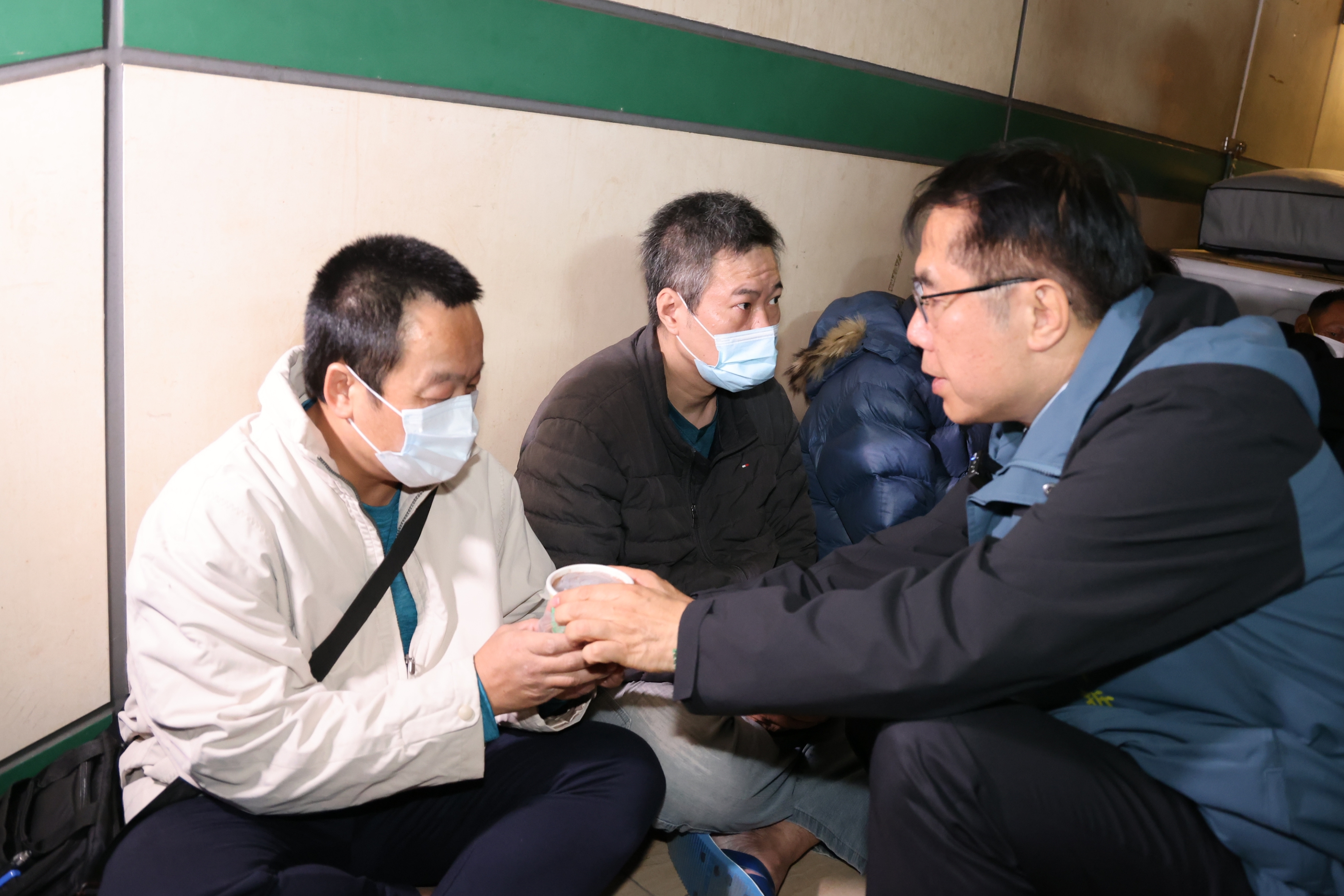 入冬首波寒流報到 黃偉哲啟動低溫關懷為街友送暖