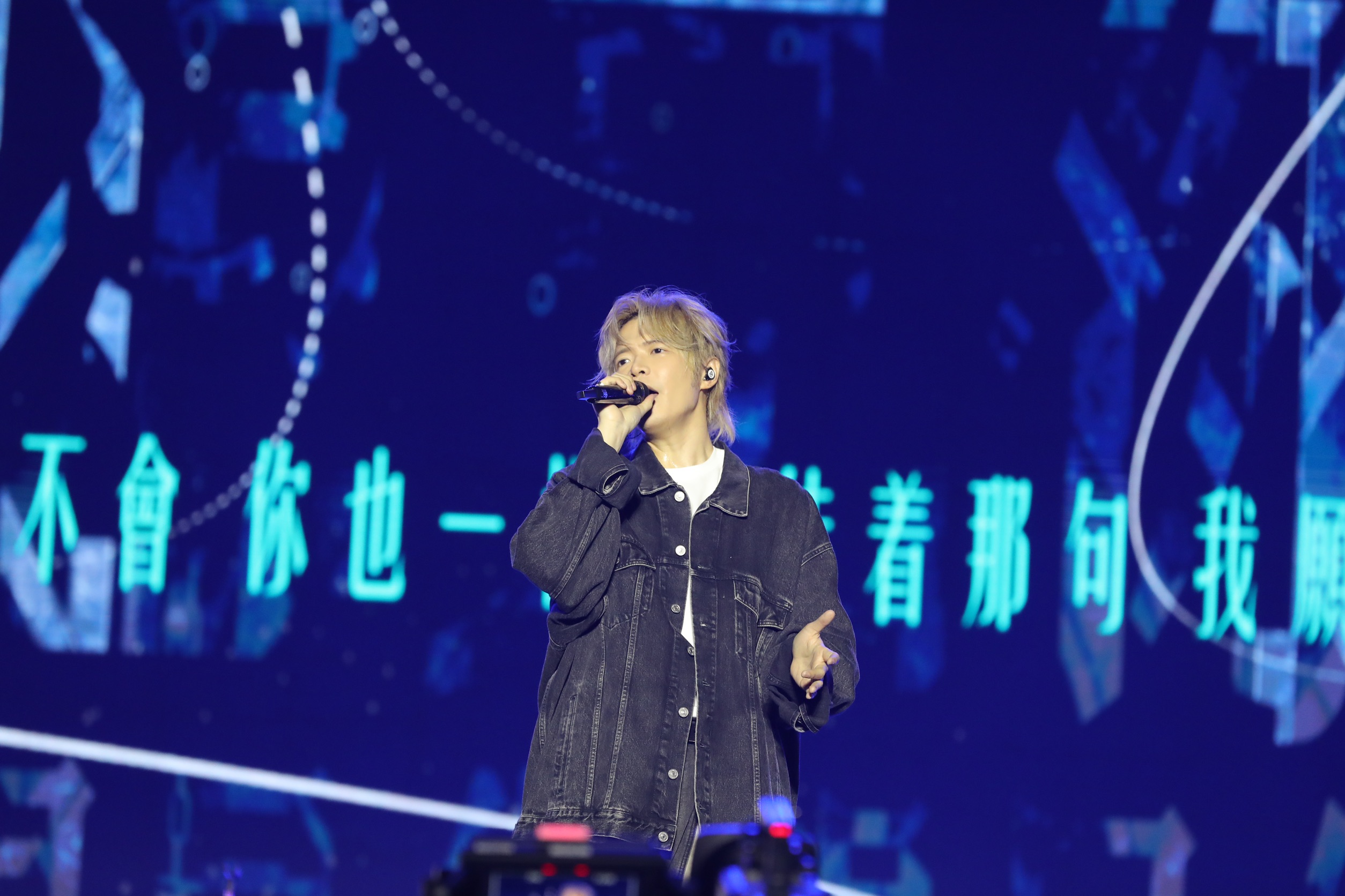 2026台南好young跨年熱力開唱內外都精彩 黃偉哲化身「台南伍佰」台上獻唱 後台美食圈粉國內外藝人