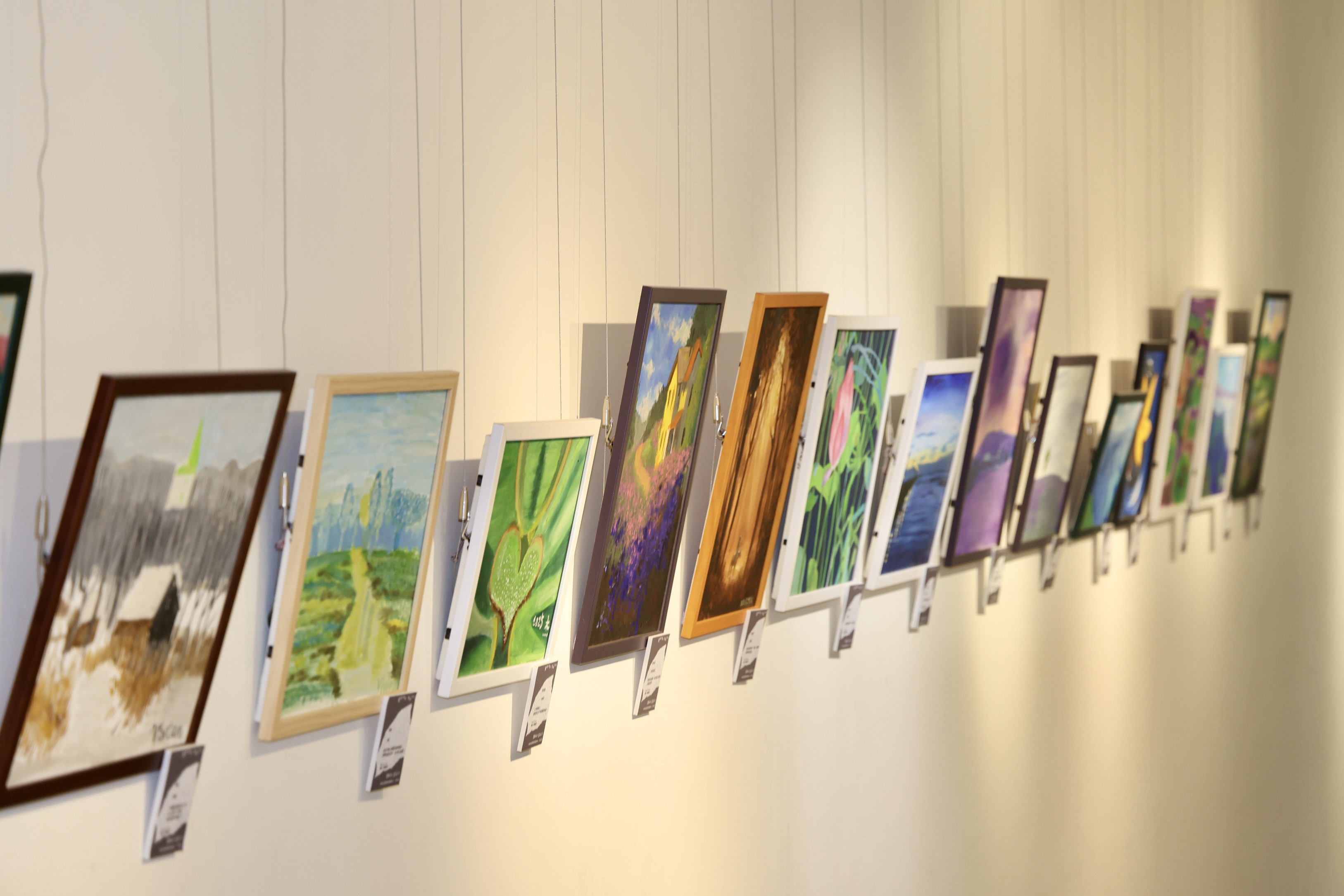 黃偉哲參觀知南會所藝術展 力挺精障者創作韌性 期盼社會共融零距離