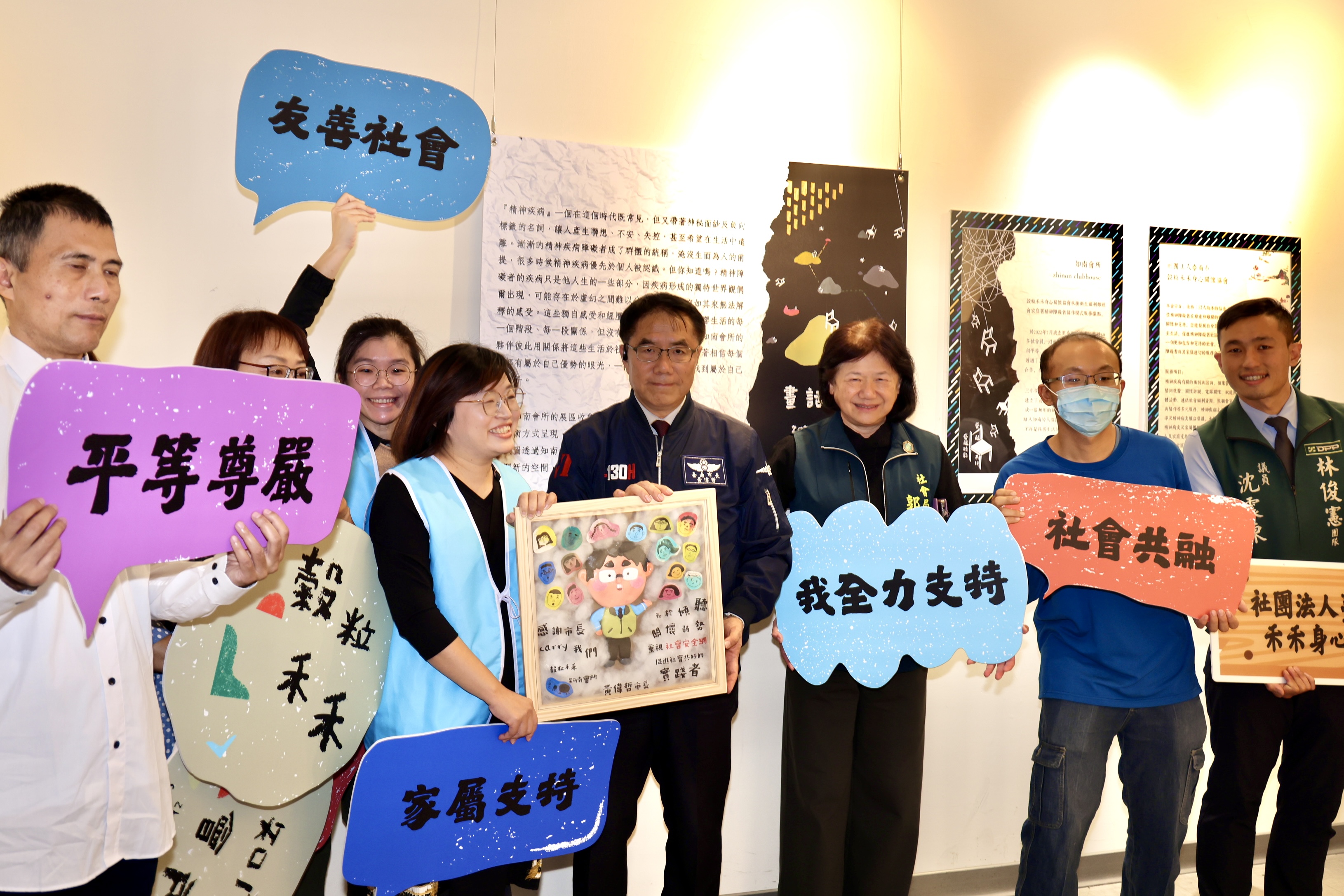 黃偉哲參觀知南會所藝術展 力挺精障者創作韌性 期盼社會共融零距離