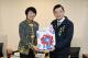 辻淳子會長致贈大阪伴手禮給姜淋煌副市長