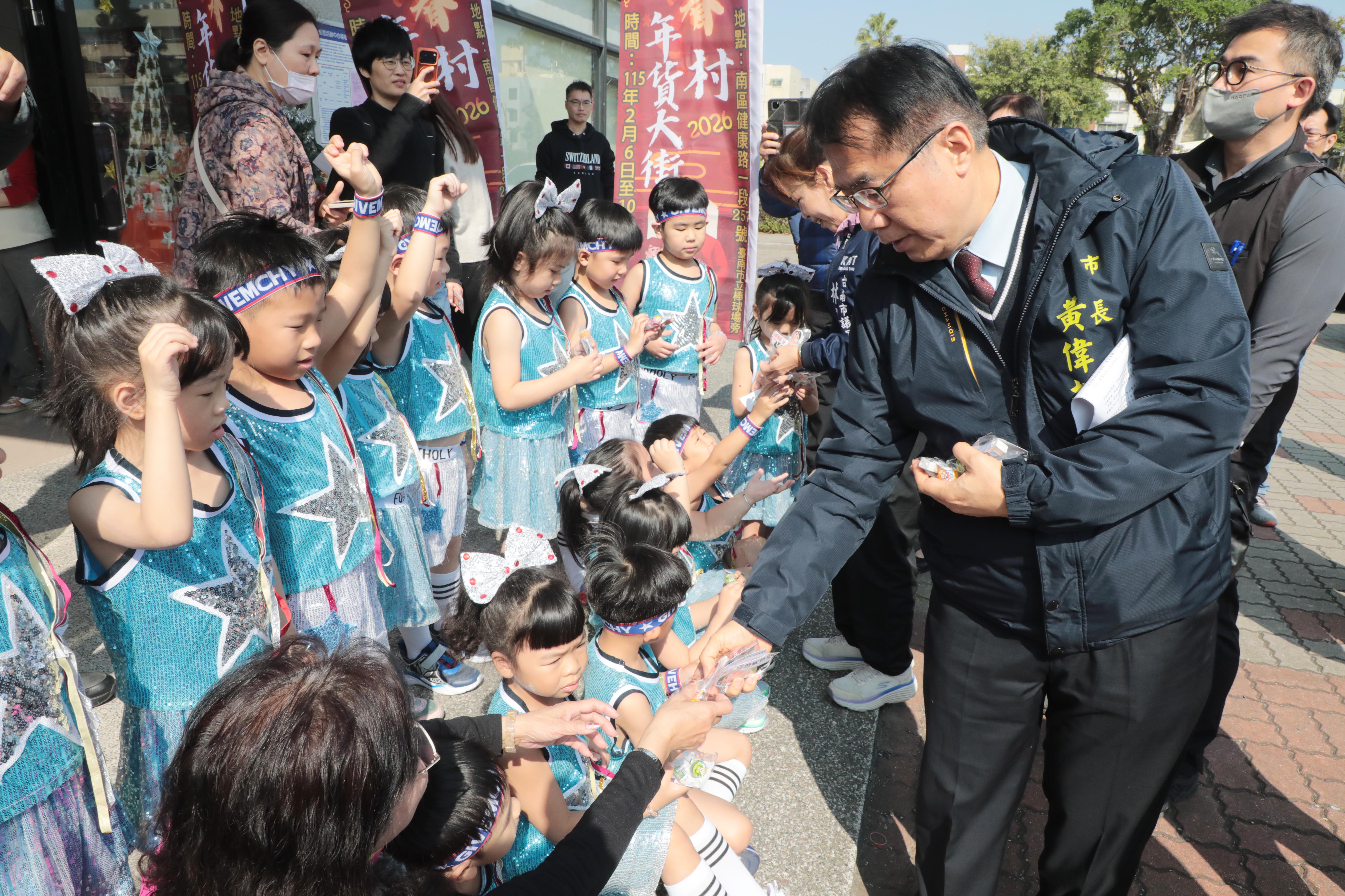 南區眷村年貨大街接力登場　黃偉哲邀市民走進眷村共迎溫暖新春