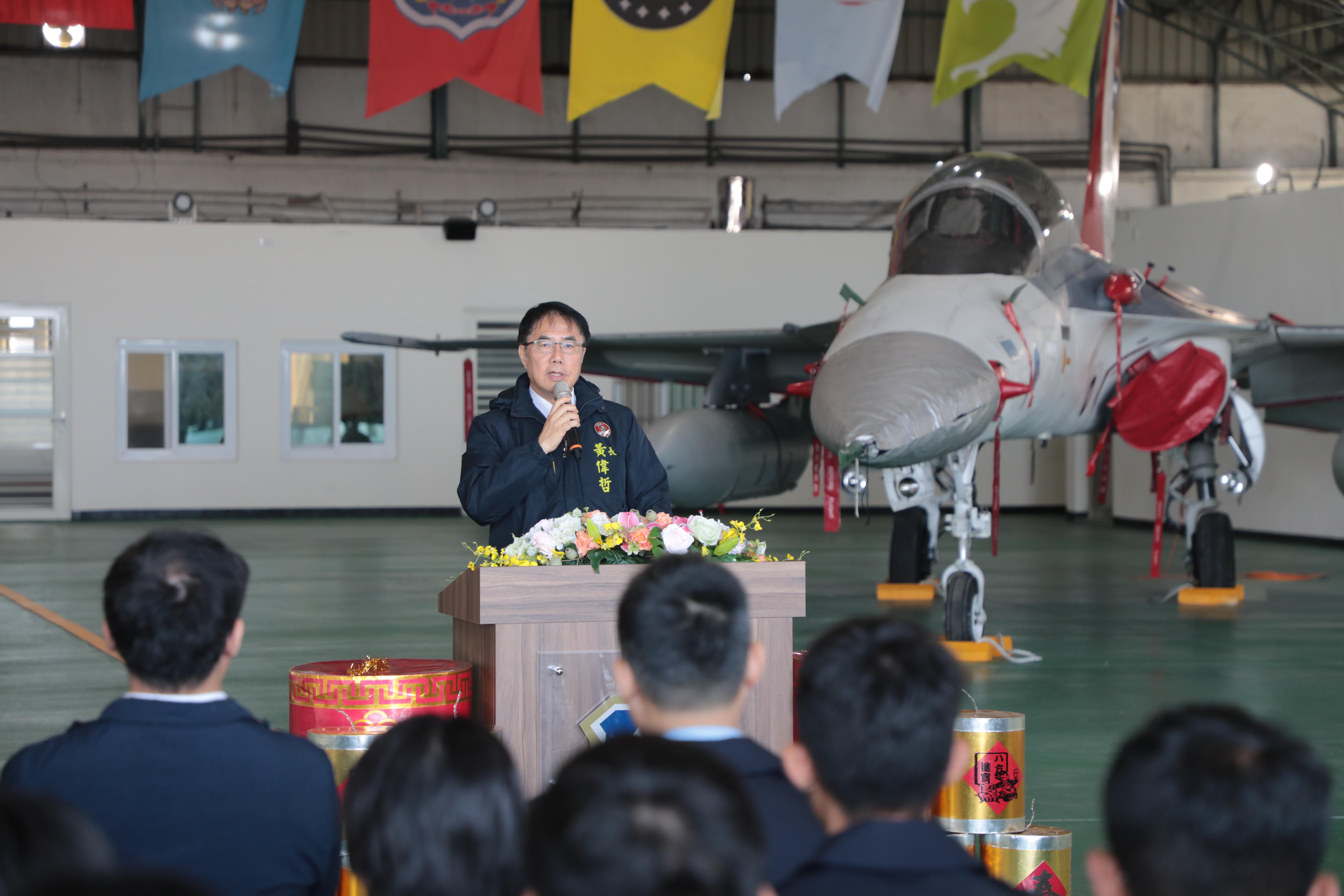 春節將屆黃偉哲赴空軍一聯隊致贈加菜金 感謝國軍堅守崗位守護台灣安全