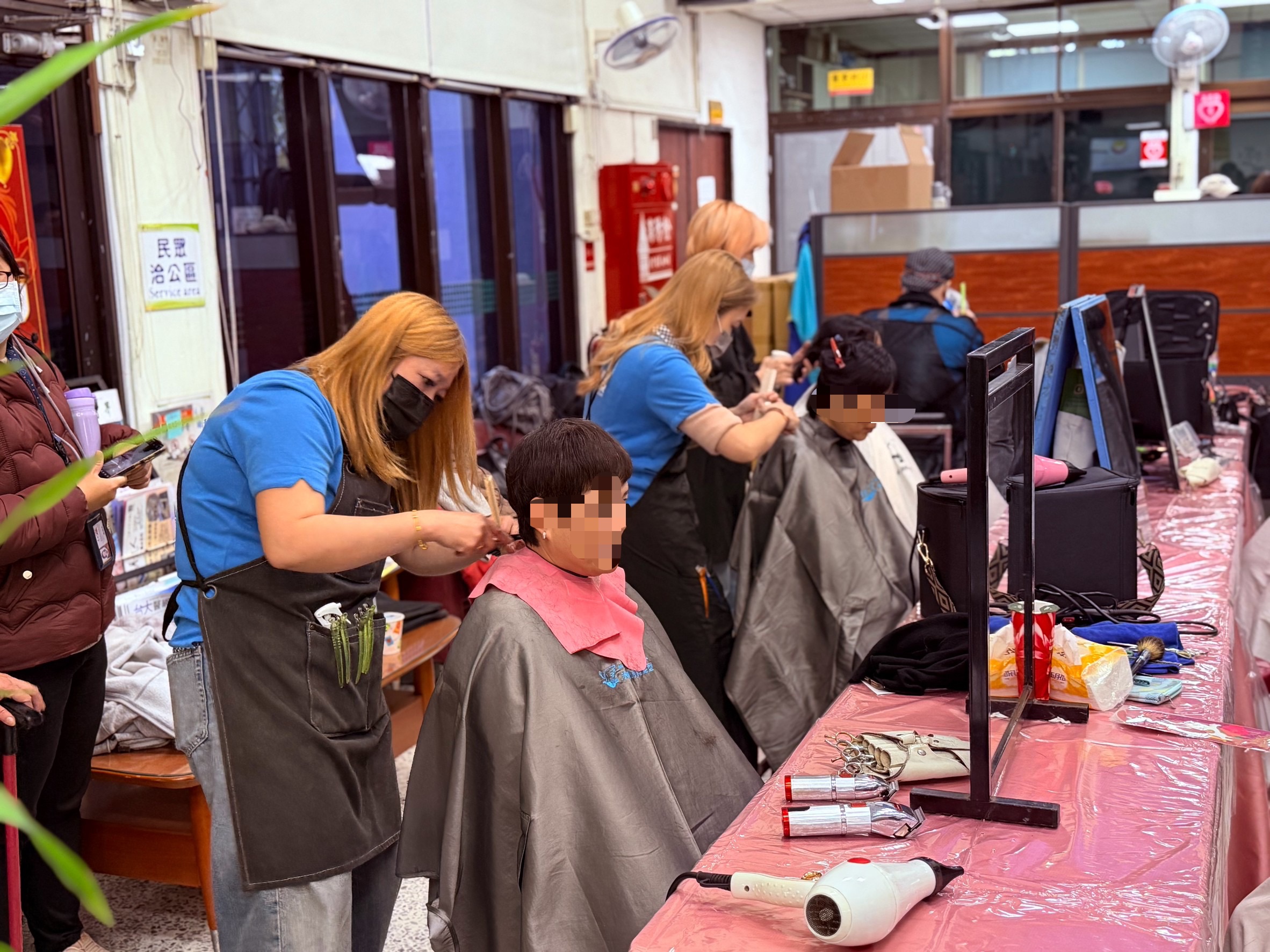 臺南市「新希望，秀出愛」新春開運義剪，黃偉哲呼籲關心周遭親友，安心過好年