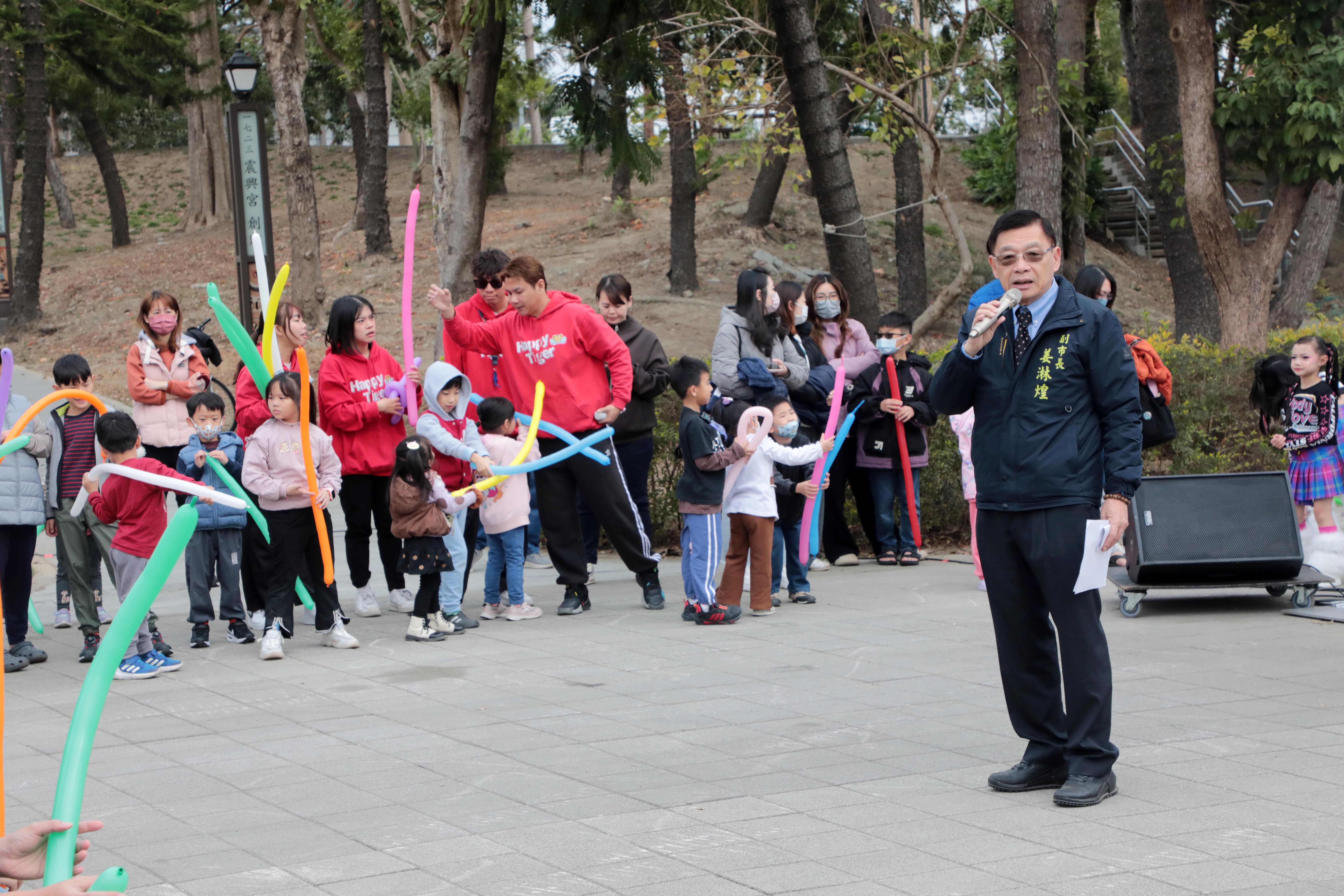 佳里公園三期特色遊戲場登場！全齡共融設計，打造親子休憩新熱點