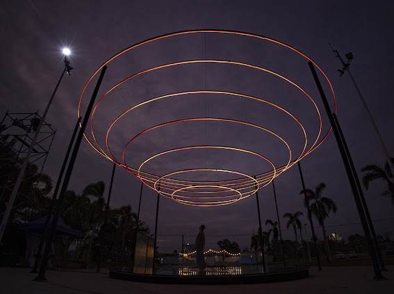 用光影藝術點亮新營天鵝湖 黃偉哲邀親子同遊「2026新營波光節」