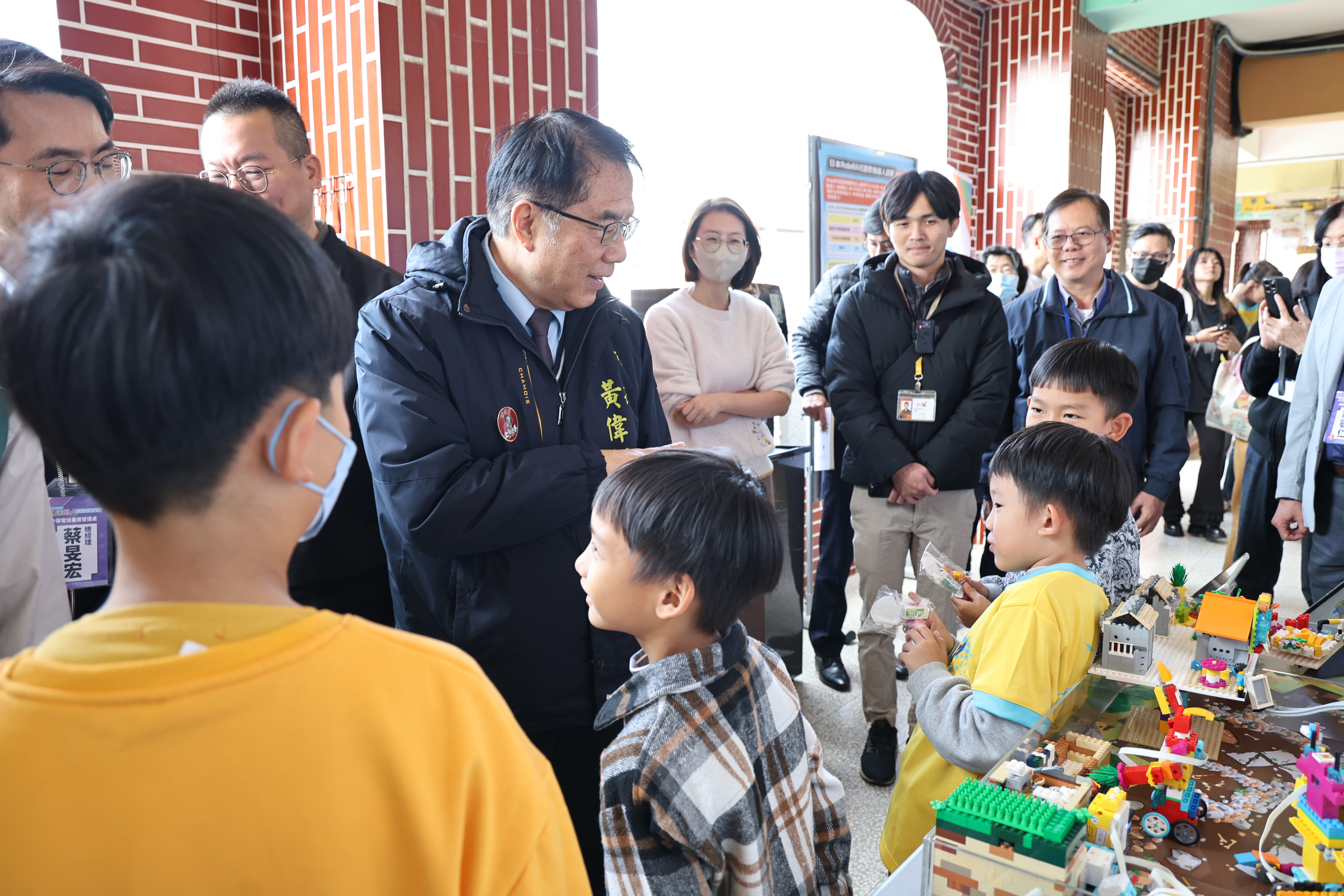 南市府攜手中華電信首辦寒假機器人營隊 黃偉哲盼培育具科技素養的未來世代