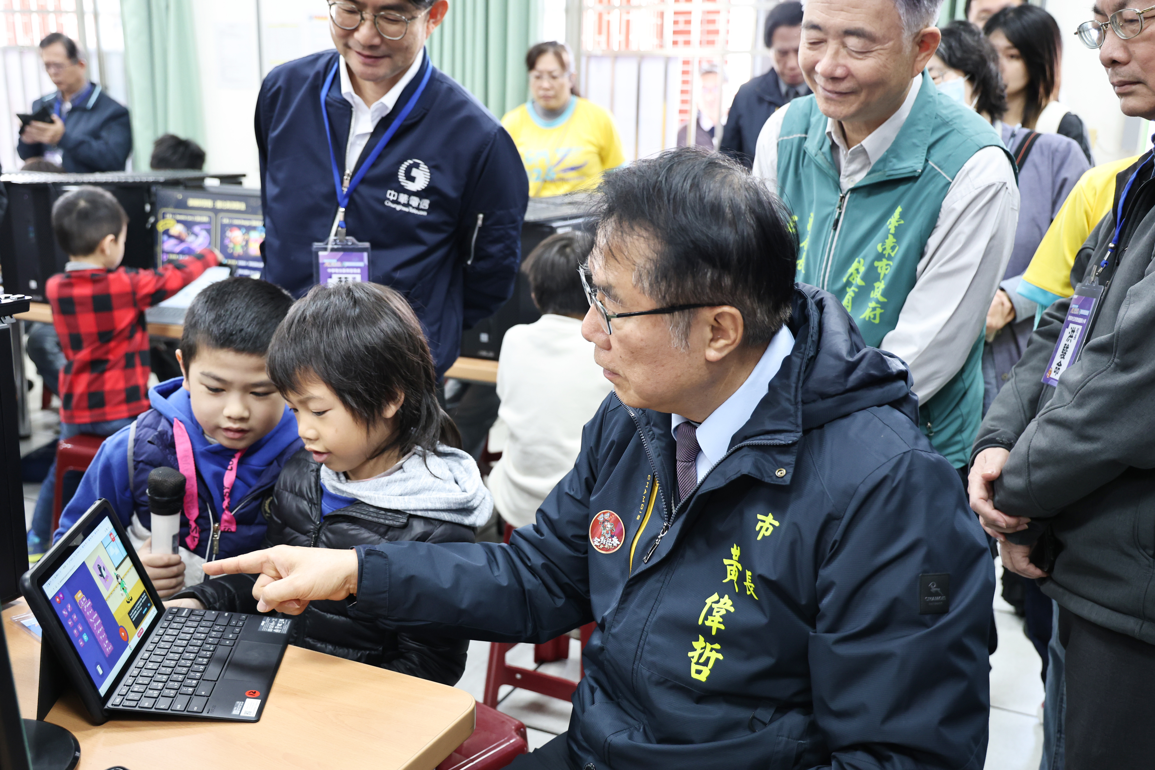 台南市府攜手中華電信 寒假機器人營隊登場！黃偉哲盼培養未來科技人才