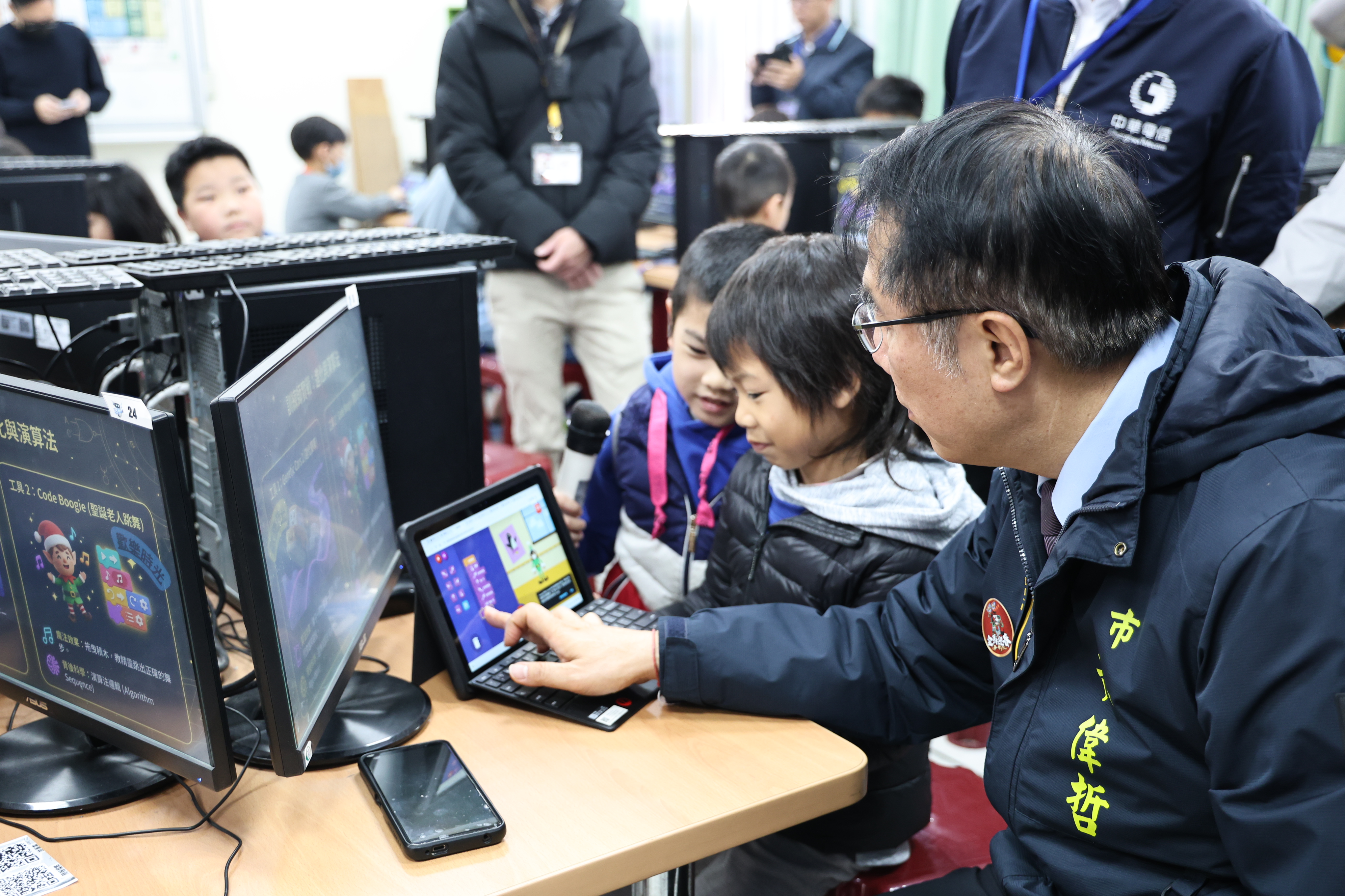 南市府攜手中華電信首辦寒假機器人營隊 黃偉哲盼培育具科技素養的未來世代