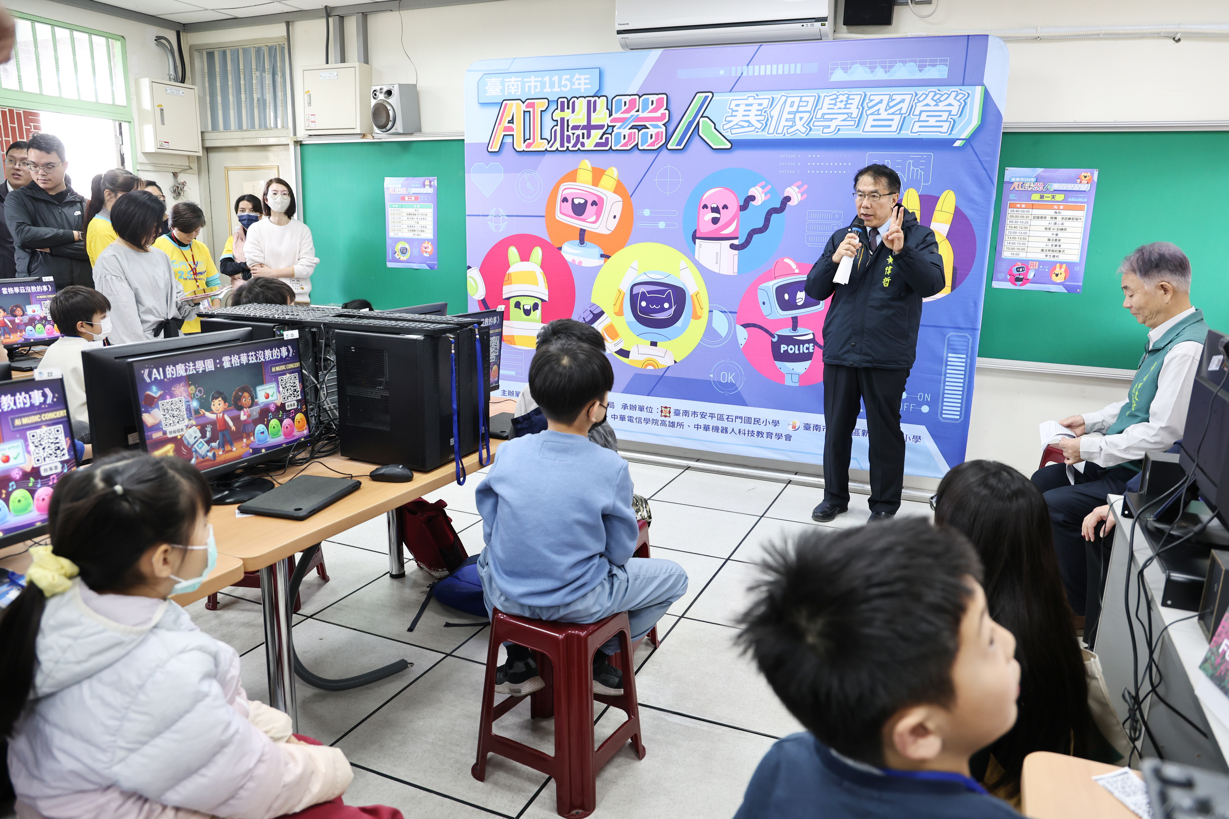 南市府攜手中華電信首辦寒假機器人營隊 黃偉哲盼培育具科技素養的未來世代