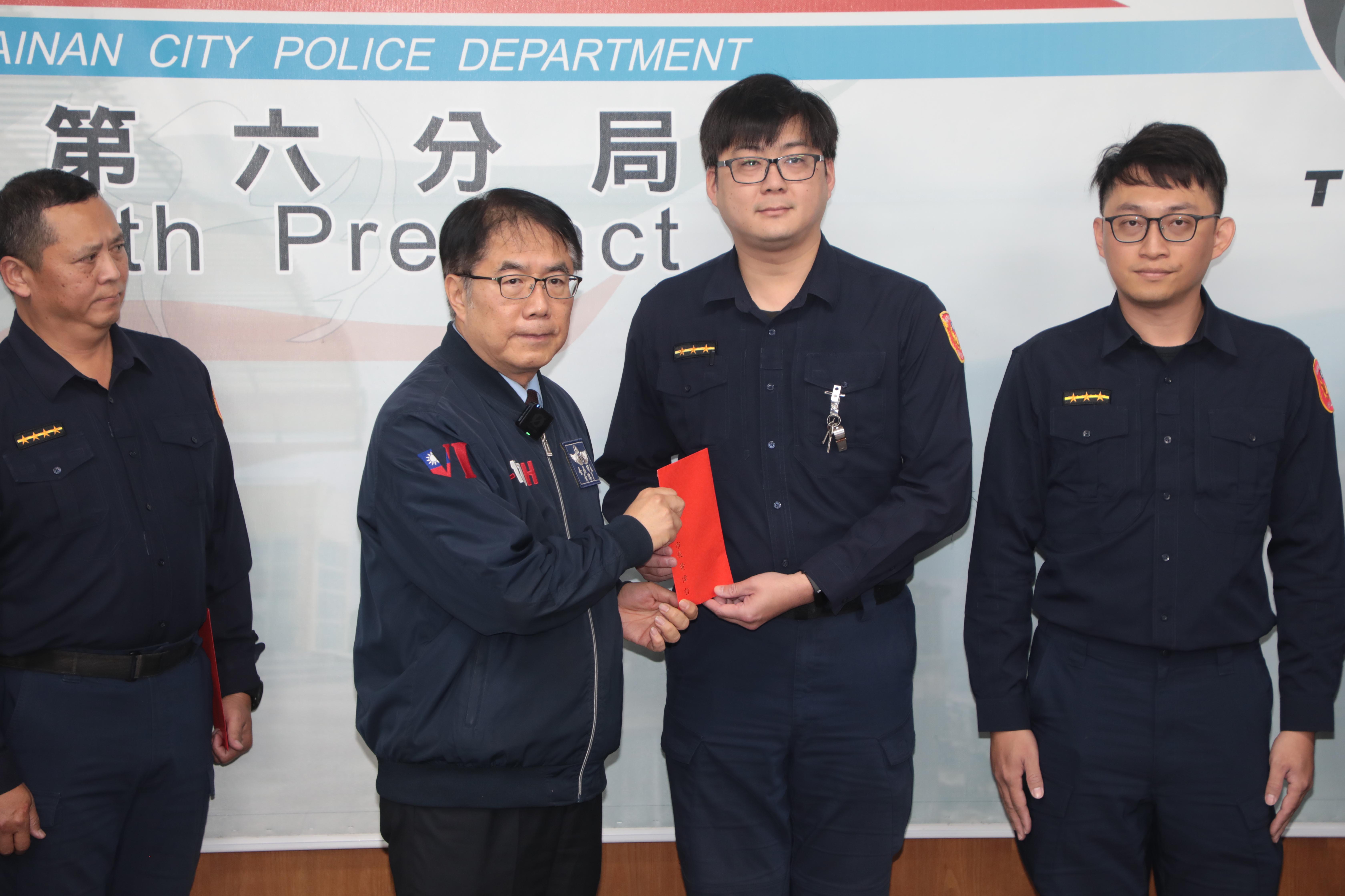 南區警員衝出制止隨機傷人！黃偉哲感謝警員英勇守護市民安全