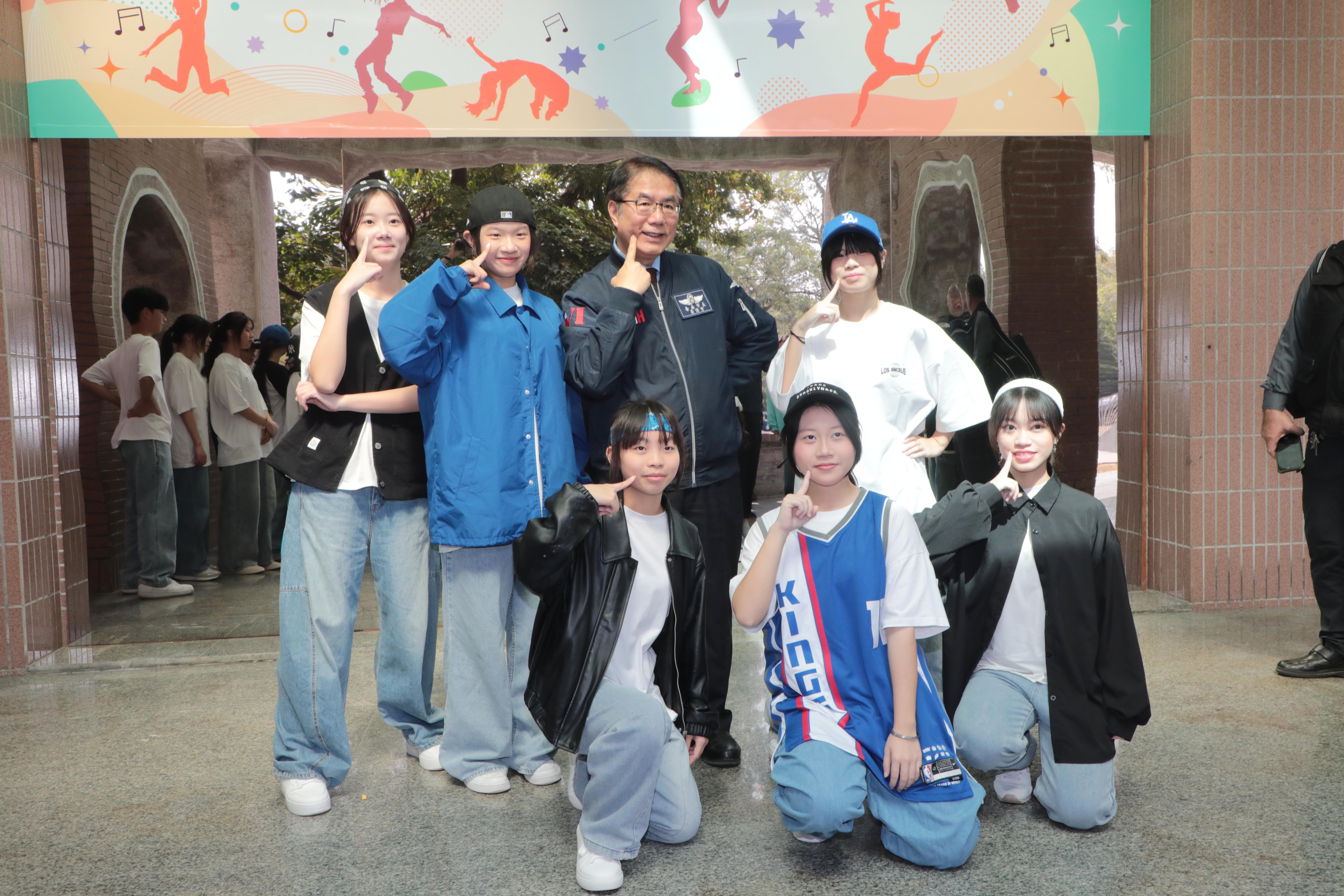 歸仁文化中心戶外練舞空間啟用　黃偉哲邀舞蹈愛好者交流展現自我