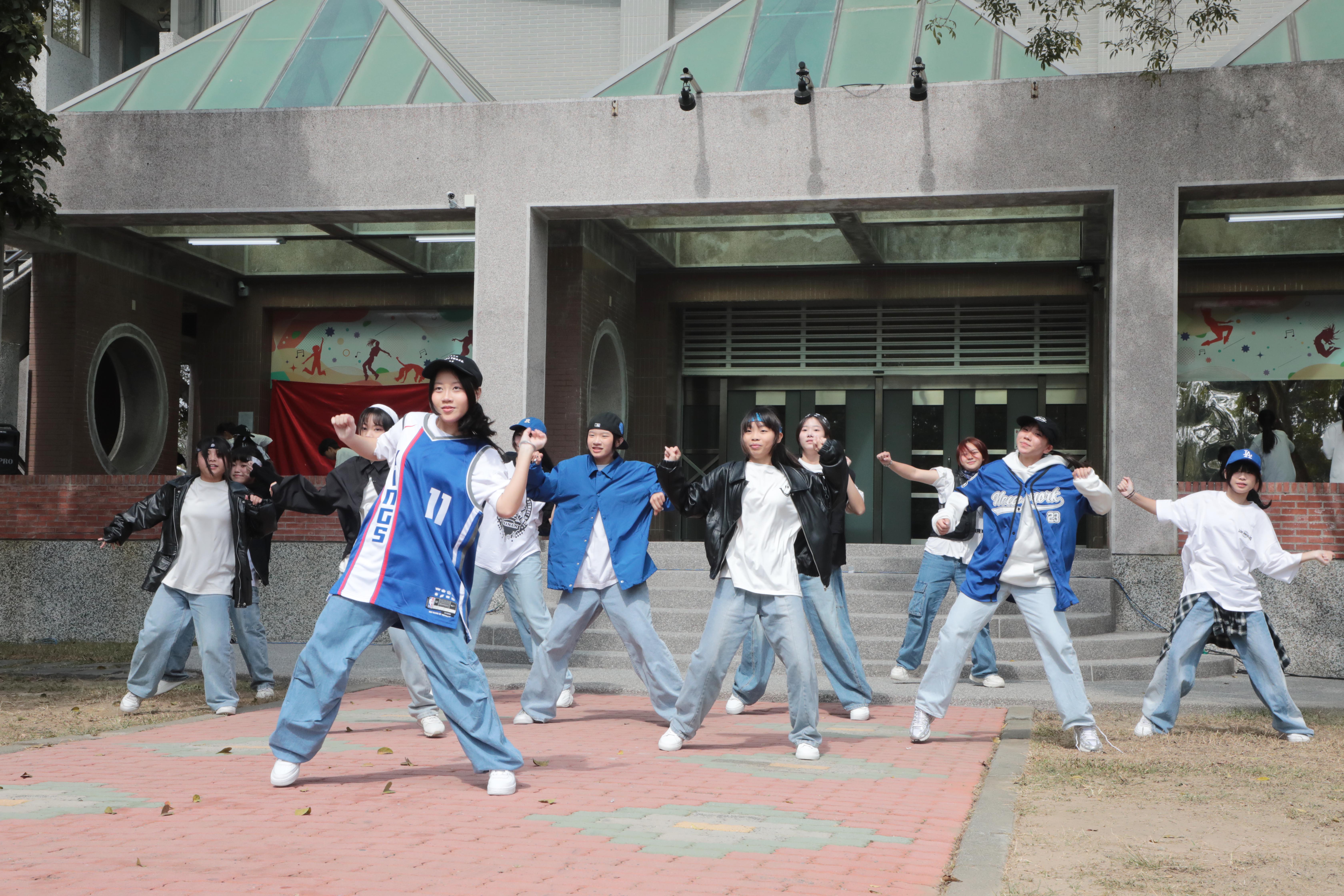 歸仁文化中心戶外練舞空間啟用　黃偉哲邀舞蹈愛好者交流展現自我