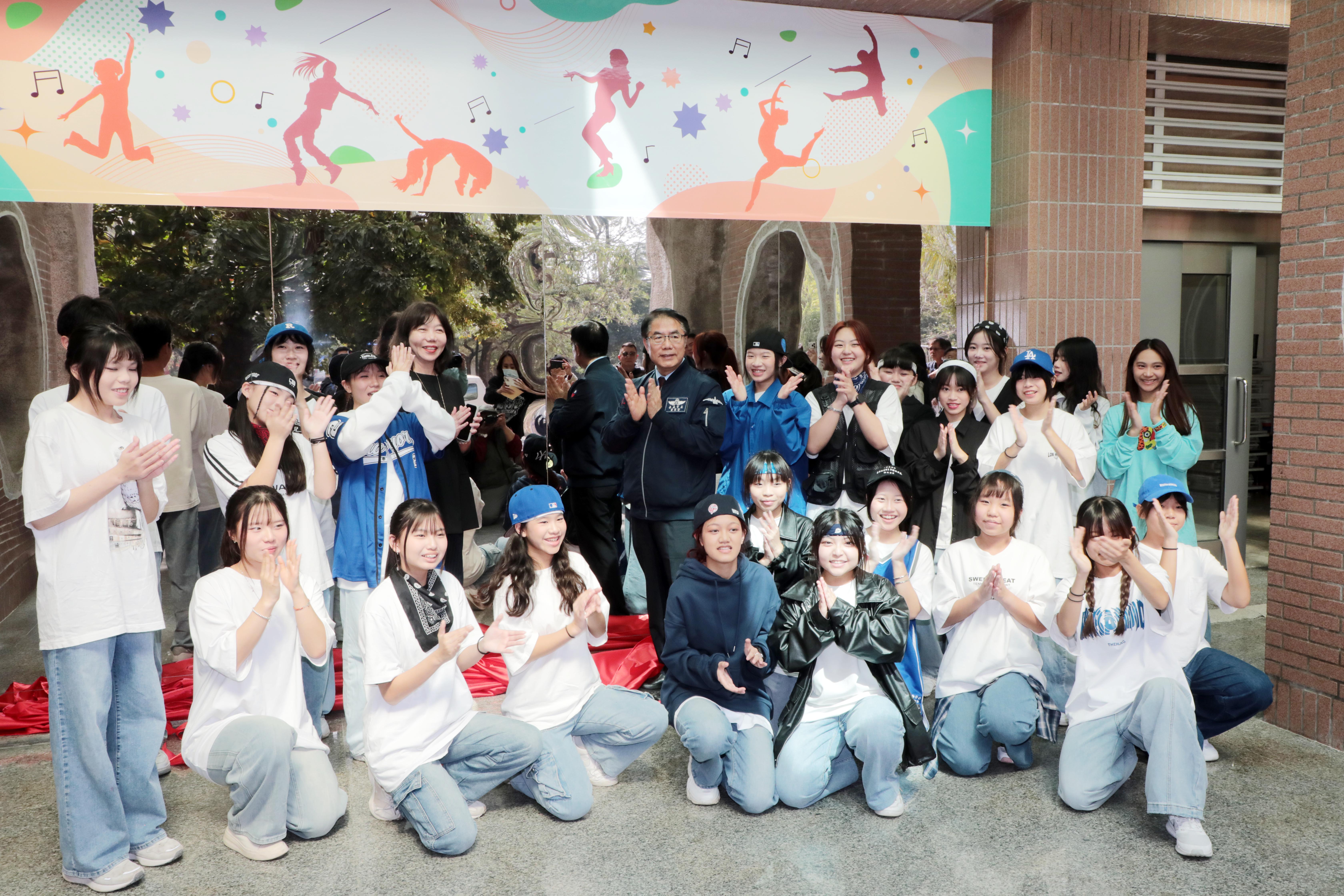 歸仁文化中心新闢戶外練舞空間！黃偉哲邀你跳舞、交流、展現自我