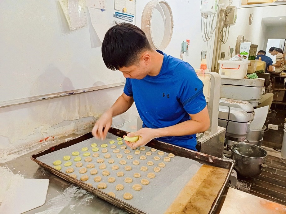 「鹹甜引路臺南味」開業逾一甲子，「永合香餅舖」第四代生力軍將祭祀糕餅視覺化，打造時尚餅舖