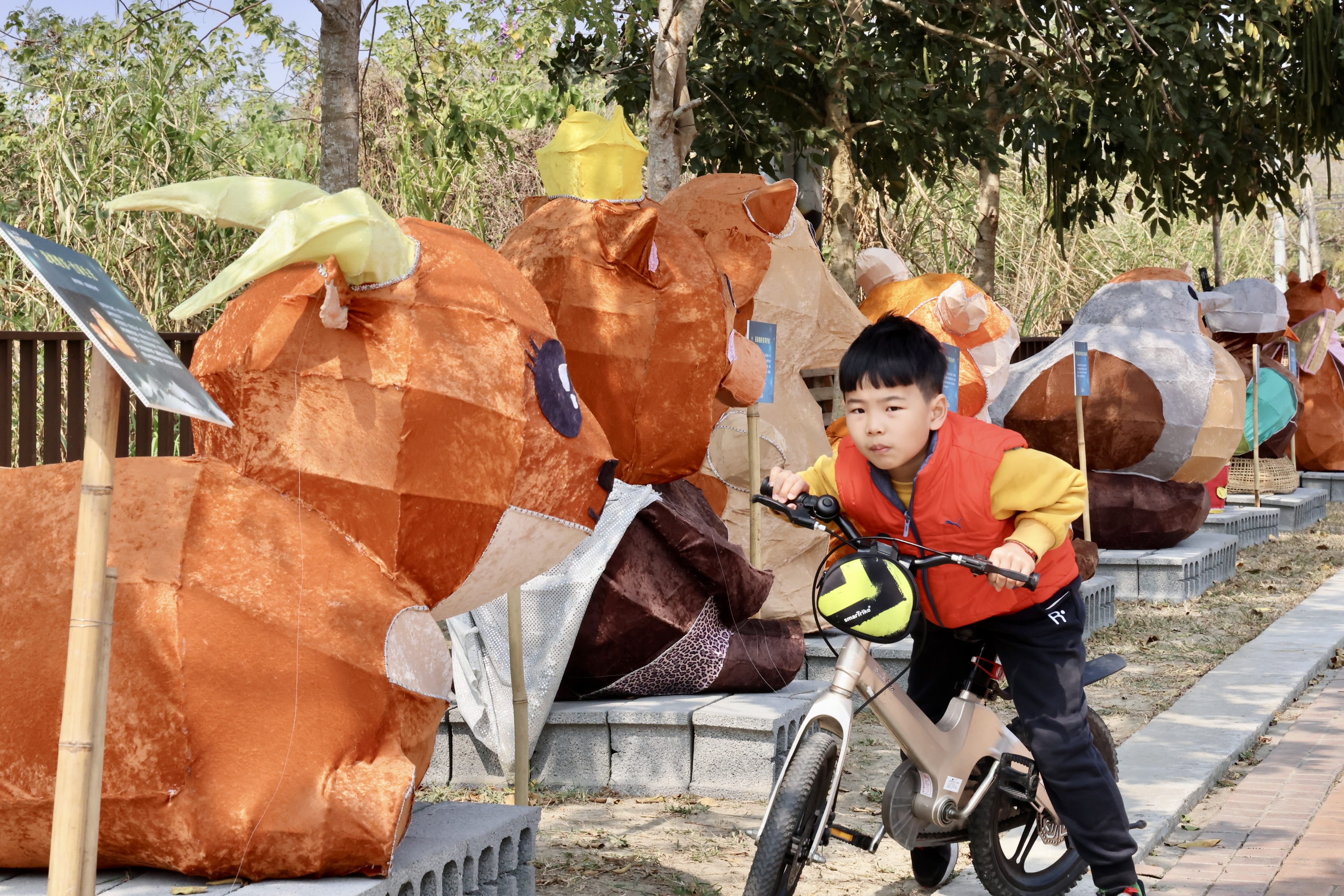 跨世代共創「淺山DNA」！左鎮燈會竹藝驚豔登場 黃偉哲讚：低成本創大效益