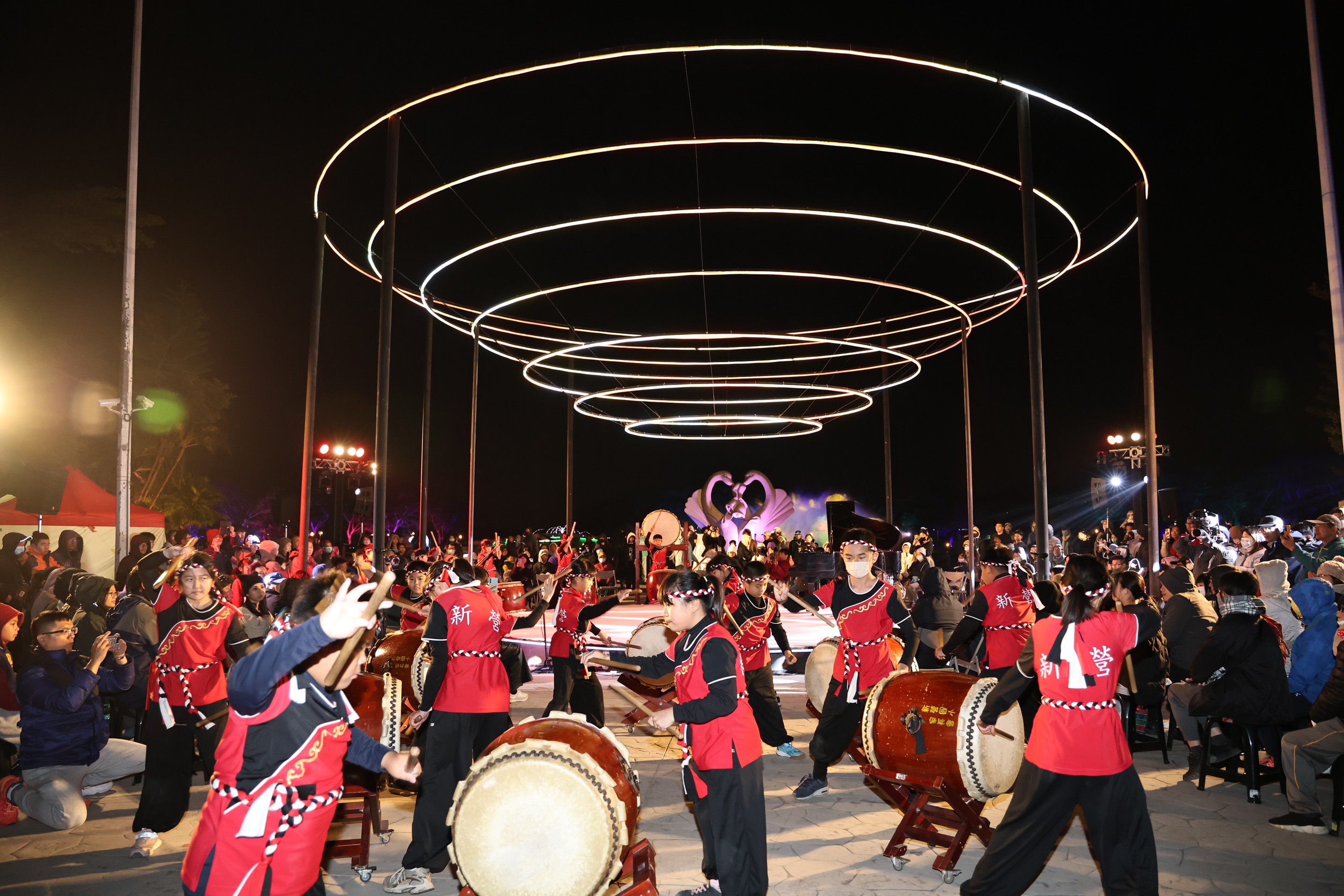 2026新營波光節今登場　原創IP共構光影打造天鵝湖夢境場域