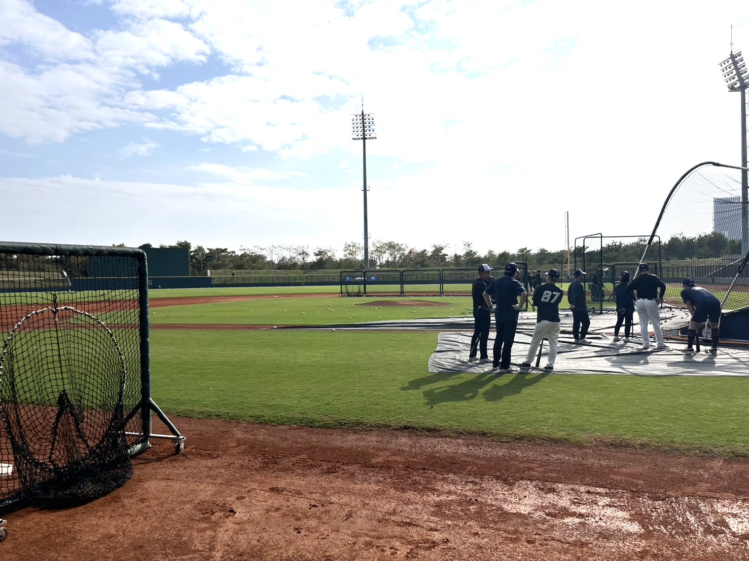 韓職樂天巨人隊春訓落腳台南！亞太棒球中心熱鬧展開，球迷湧入朝聖