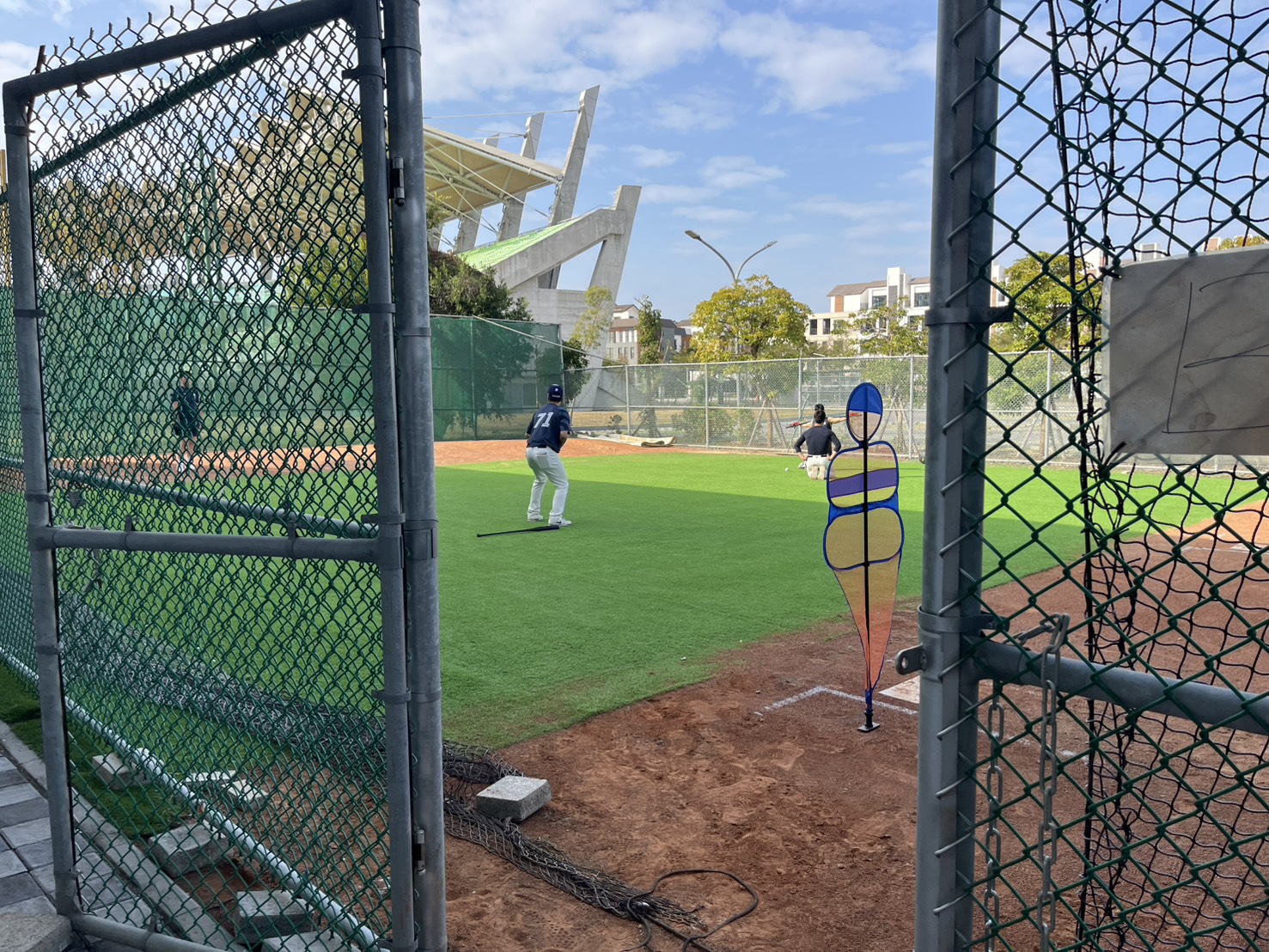 開練！韓國樂天巨人隊進駐亞太國際棒球訓練中心春訓 吸引球迷駐點守候