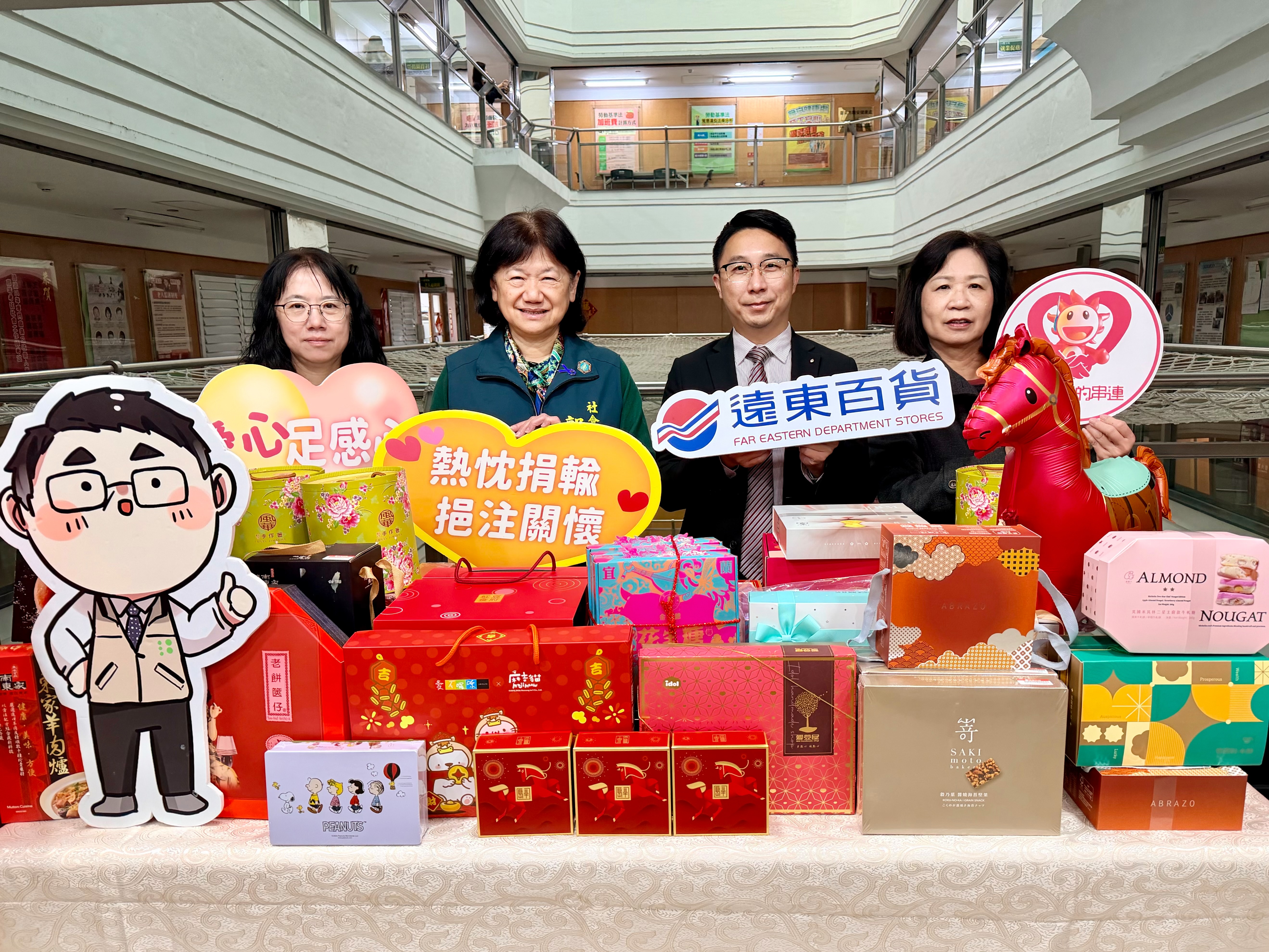 台南大遠百14年不間斷公益送暖　黃偉哲肯定公私協力關懷弱勢