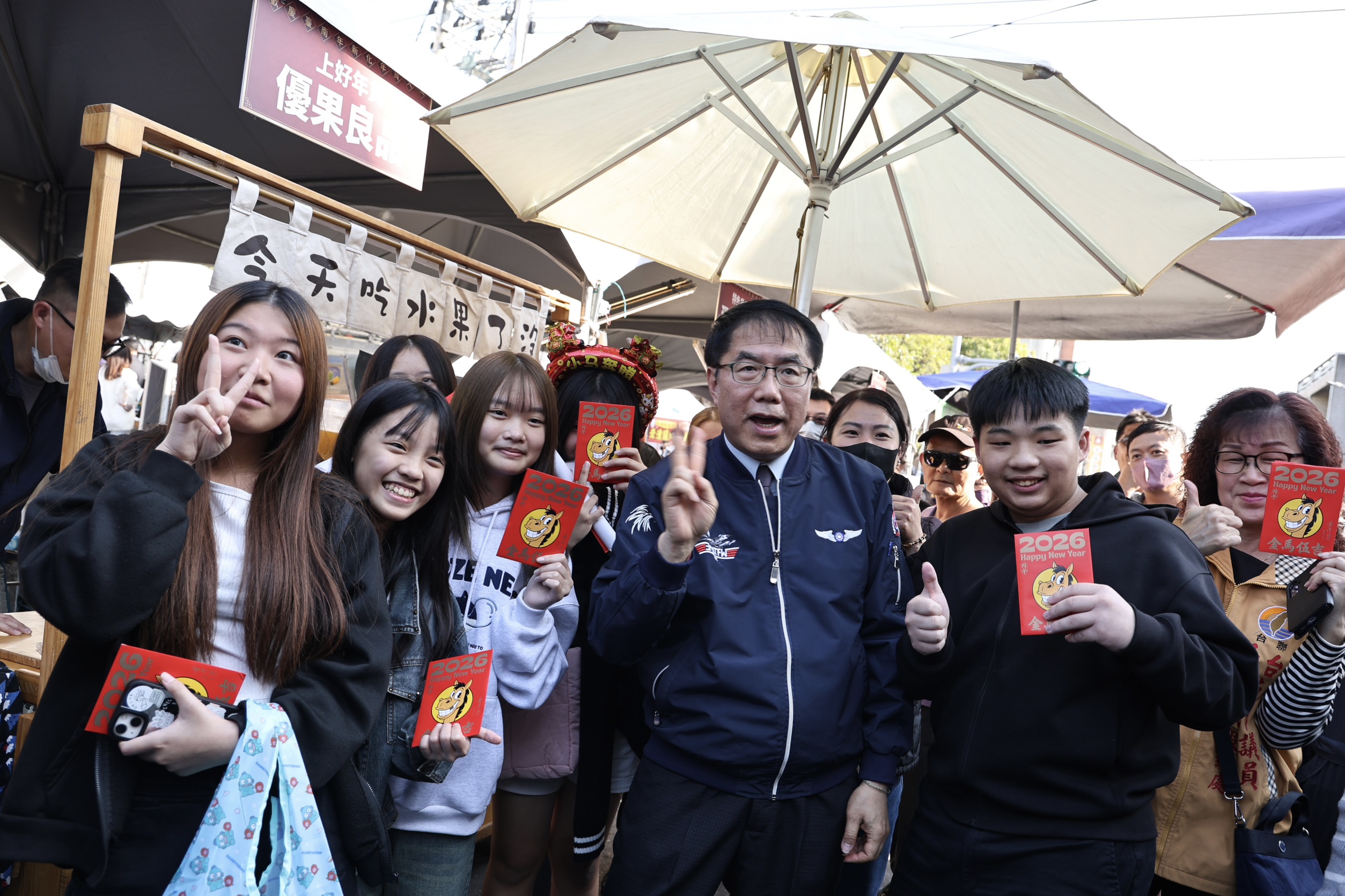 2026新化年貨大街盛大登場！黃偉哲市長發紅包，與民同樂慶金馬年