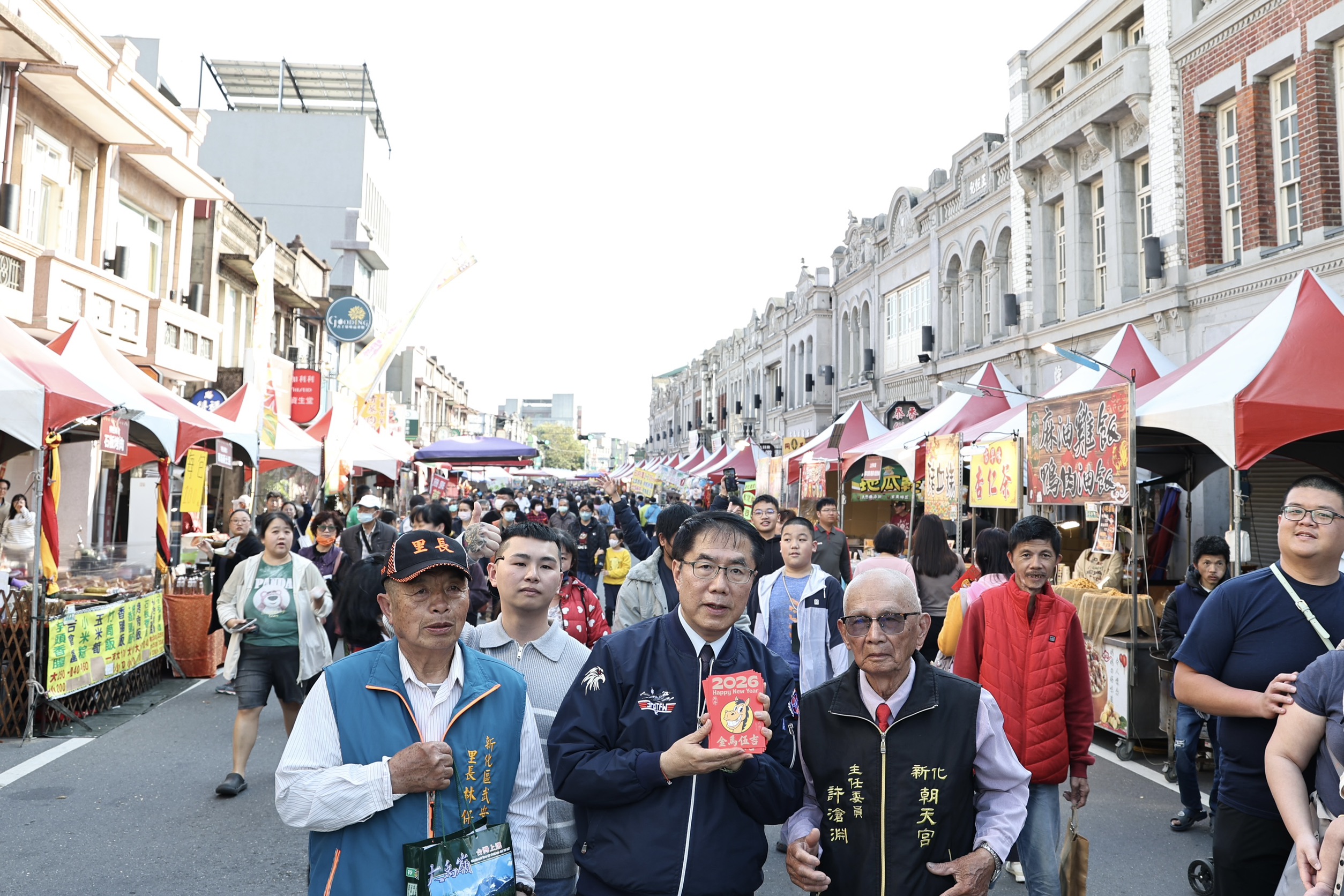 2026新化年貨大街登場  黃偉哲發紅包與民同樂迎金馬年